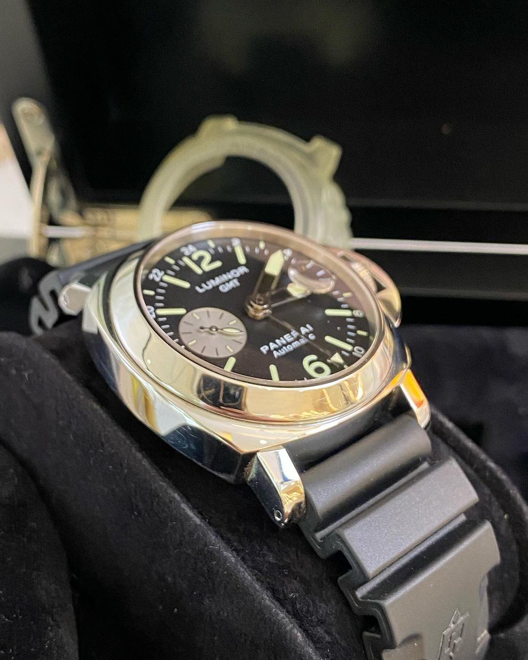 Luminor Officine Panerai GMT Automatic Stainless Steel Black Dial