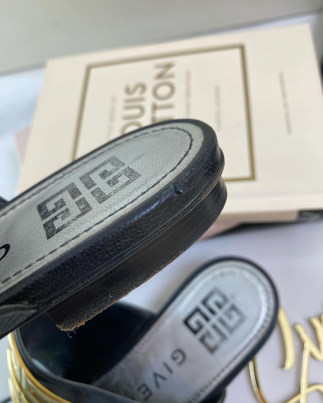 4G Logo Black Leather Sandals