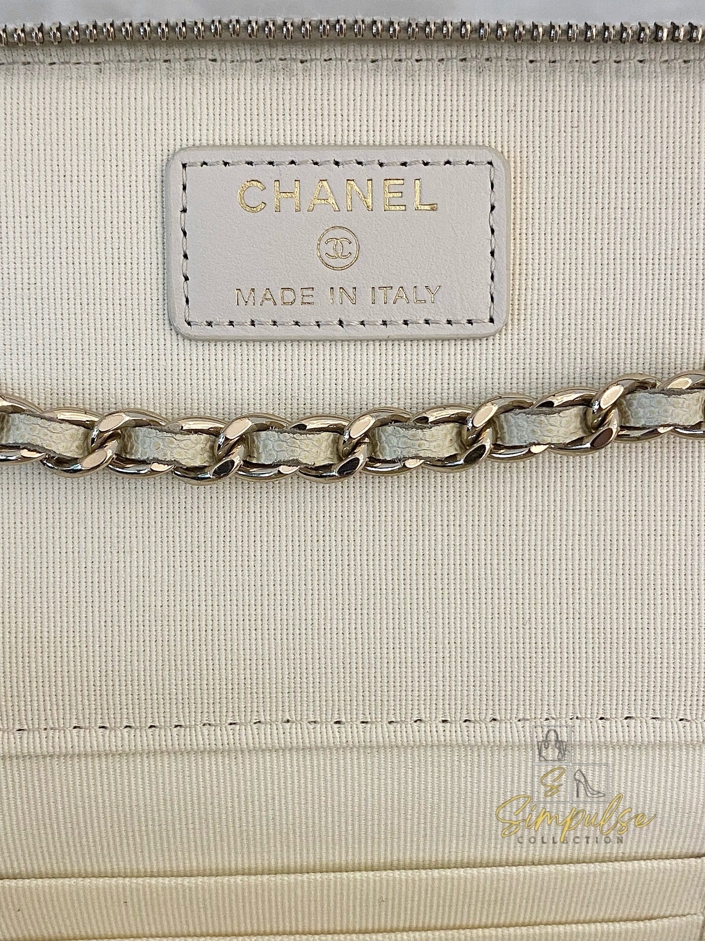 Chanel Vanity Off White Caviar