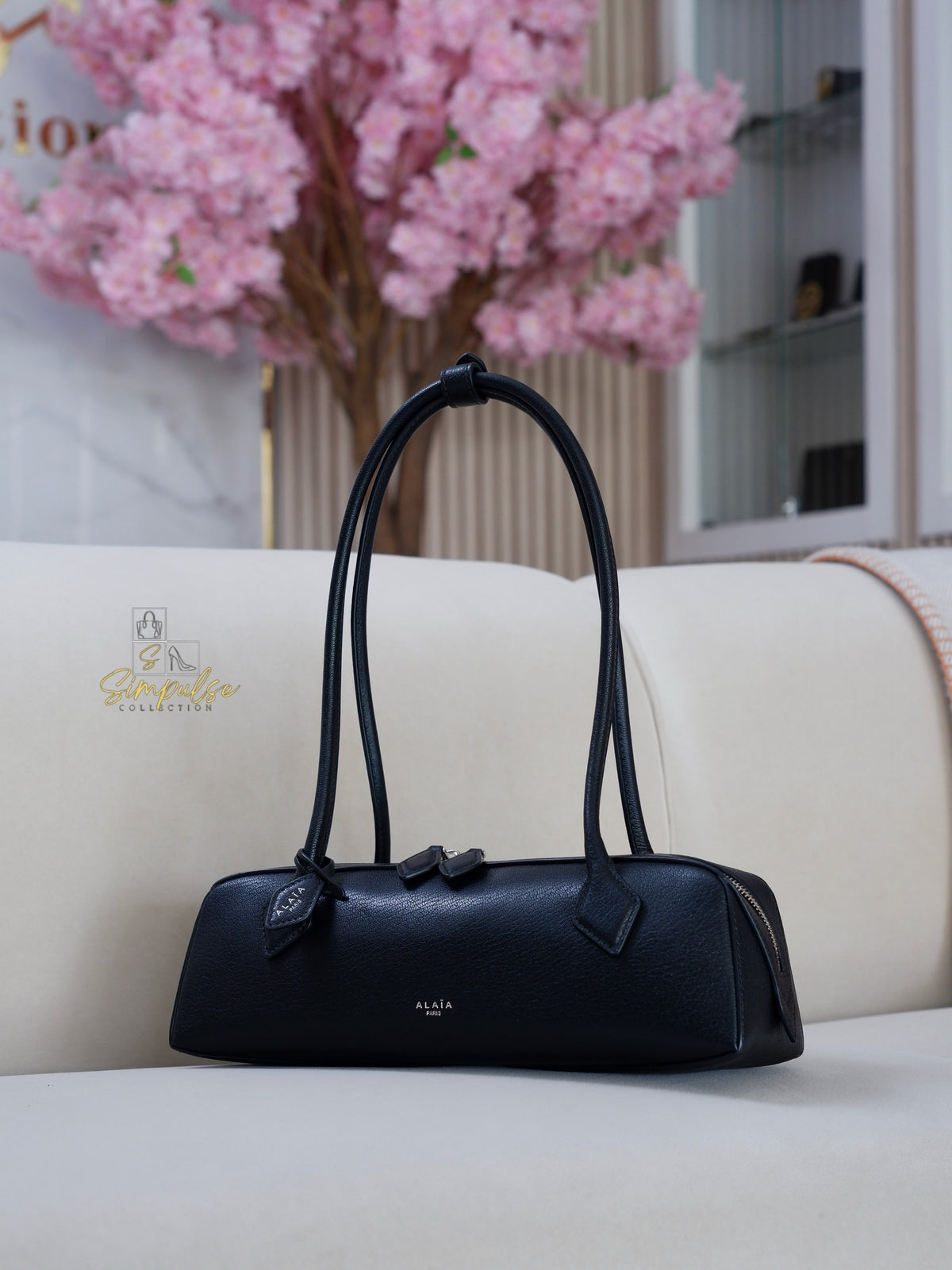 ALAIA LE TECKEL MEDIUM BAG IN GOATSKIN IN BLACK