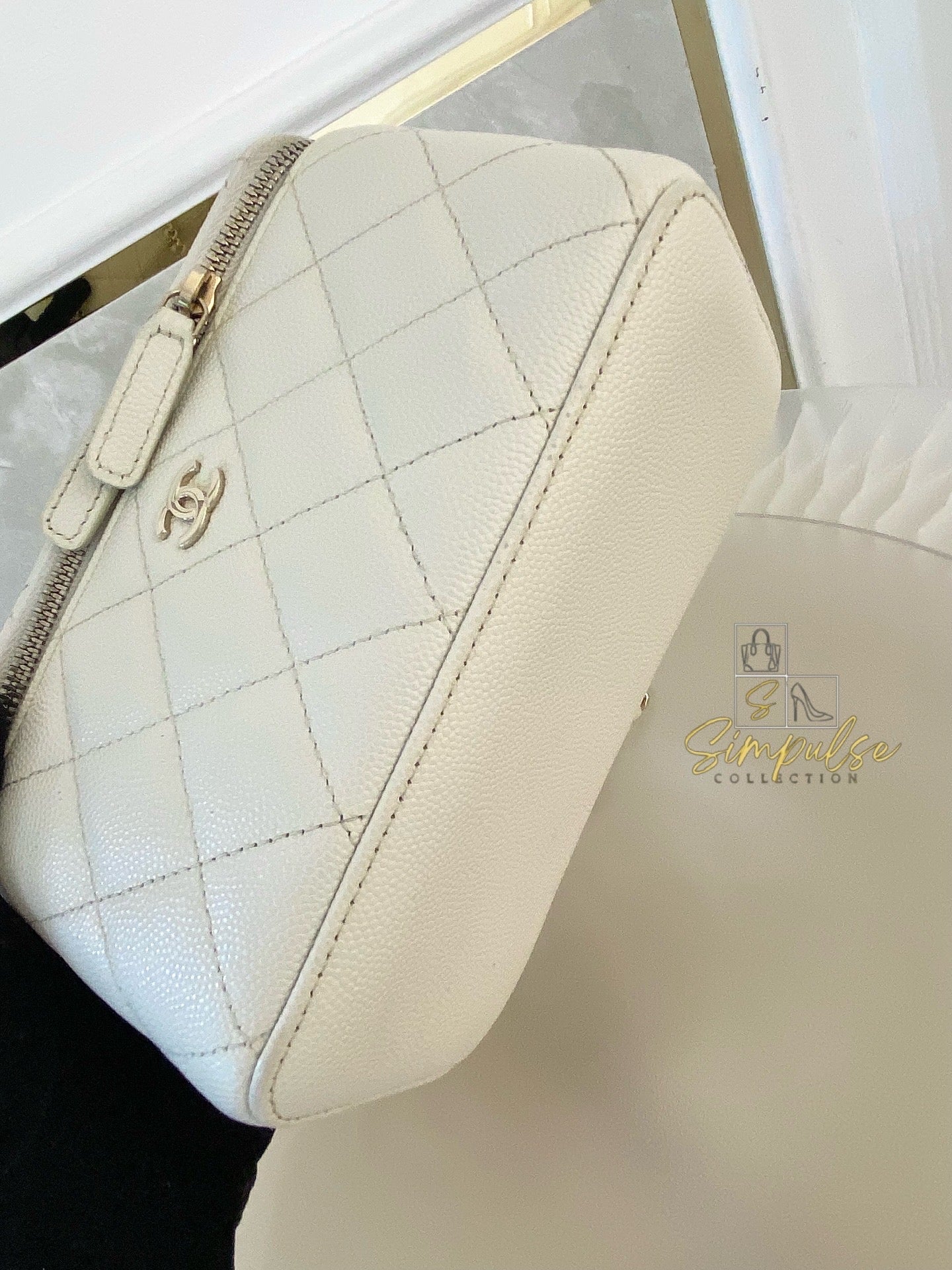Chanel Vanity Off White Caviar
