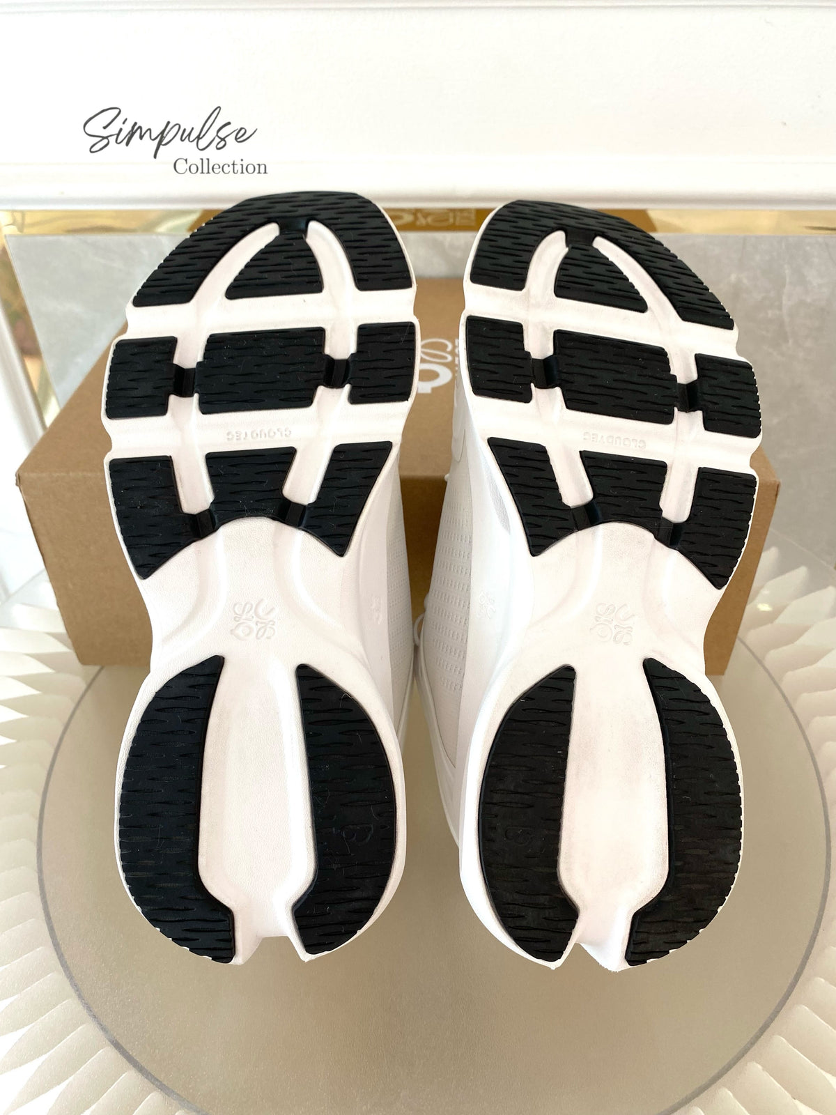 ON-LOEWE Cloudsolo Polyester White/Light Grey Sneakers