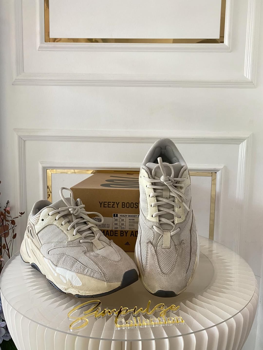 Adidas Yeezy Boost 700