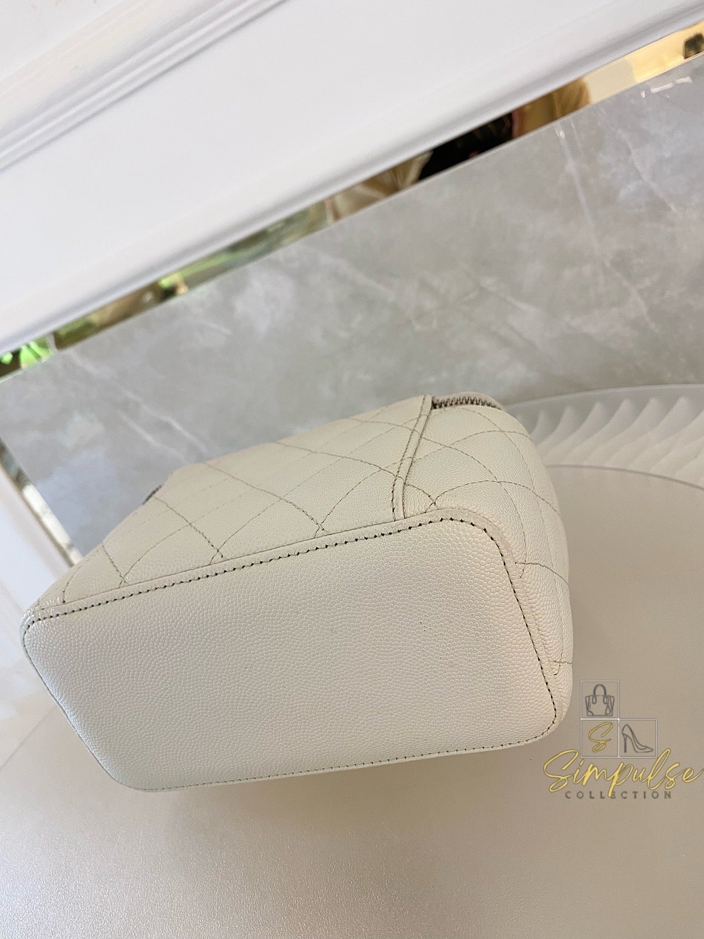 Chanel Vanity Off White Caviar