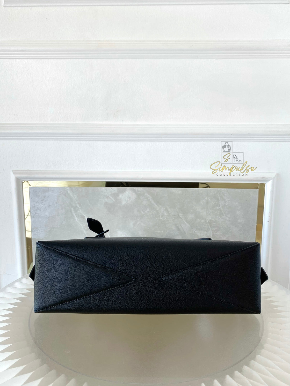 ALAIA LE TECKEL MEDIUM BAG IN GOATSKIN IN BLACK