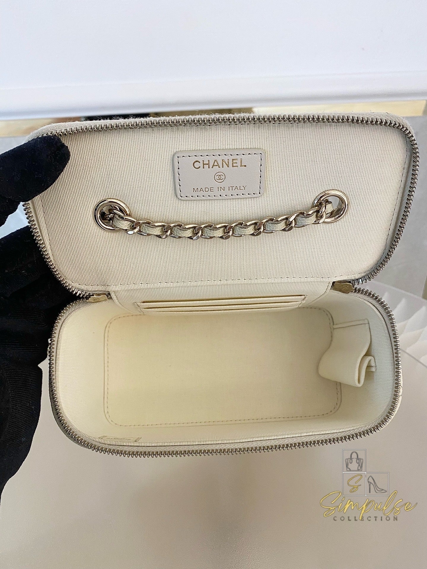 Chanel Vanity Off White Caviar