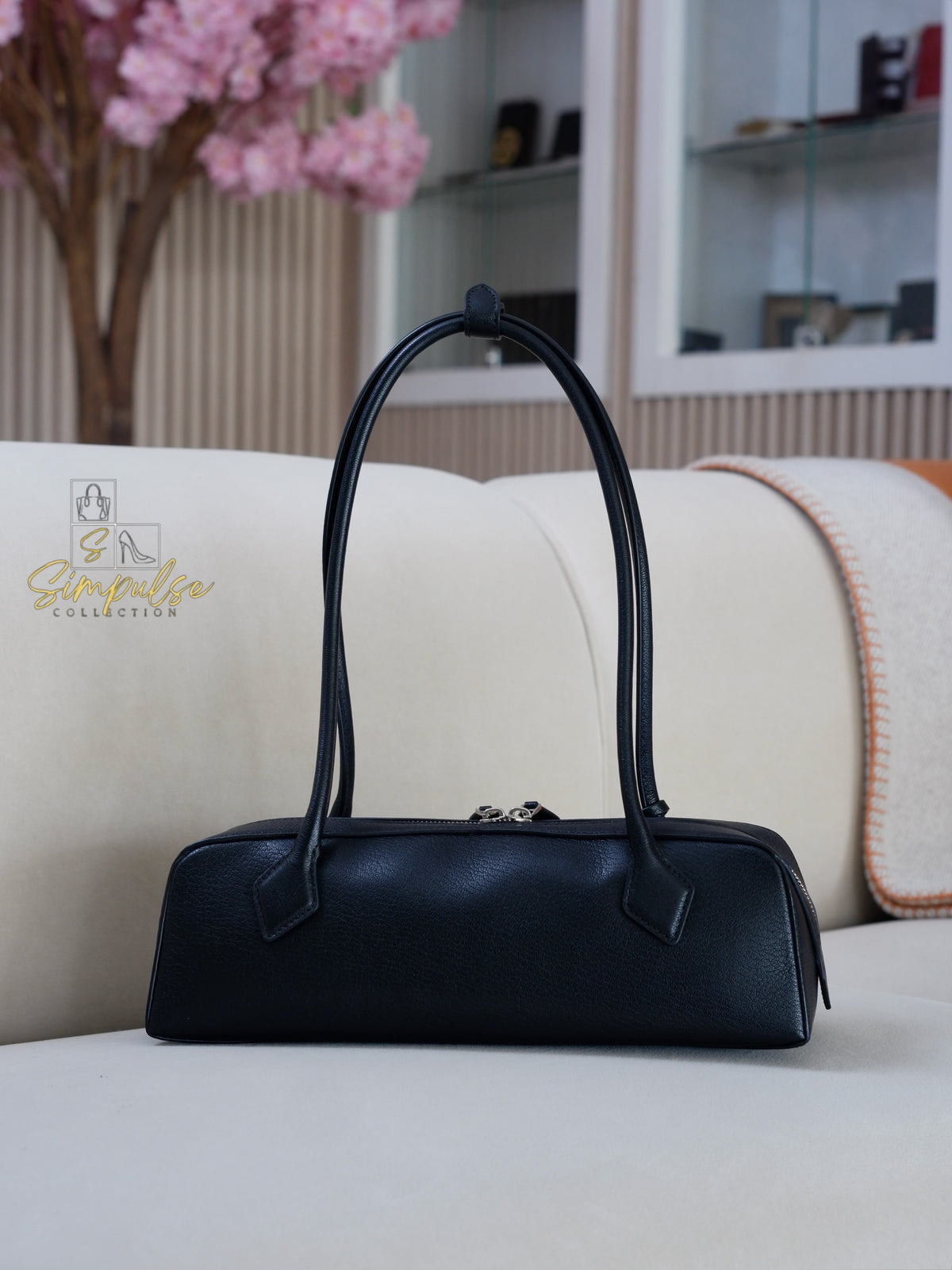 ALAIA LE TECKEL MEDIUM BAG IN GOATSKIN IN BLACK
