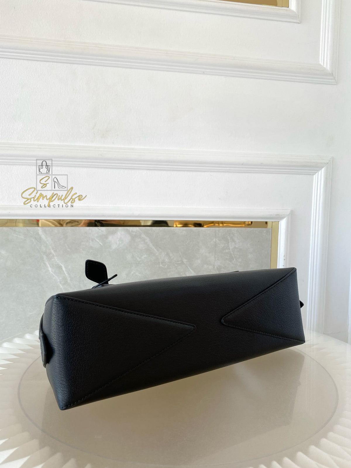 ALAIA LE TECKEL MEDIUM BAG IN GOATSKIN IN BLACK