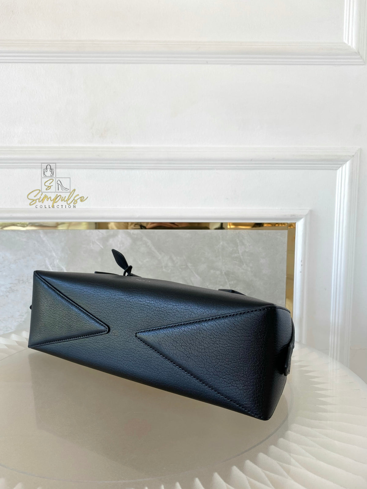 ALAIA LE TECKEL MEDIUM BAG IN GOATSKIN IN BLACK