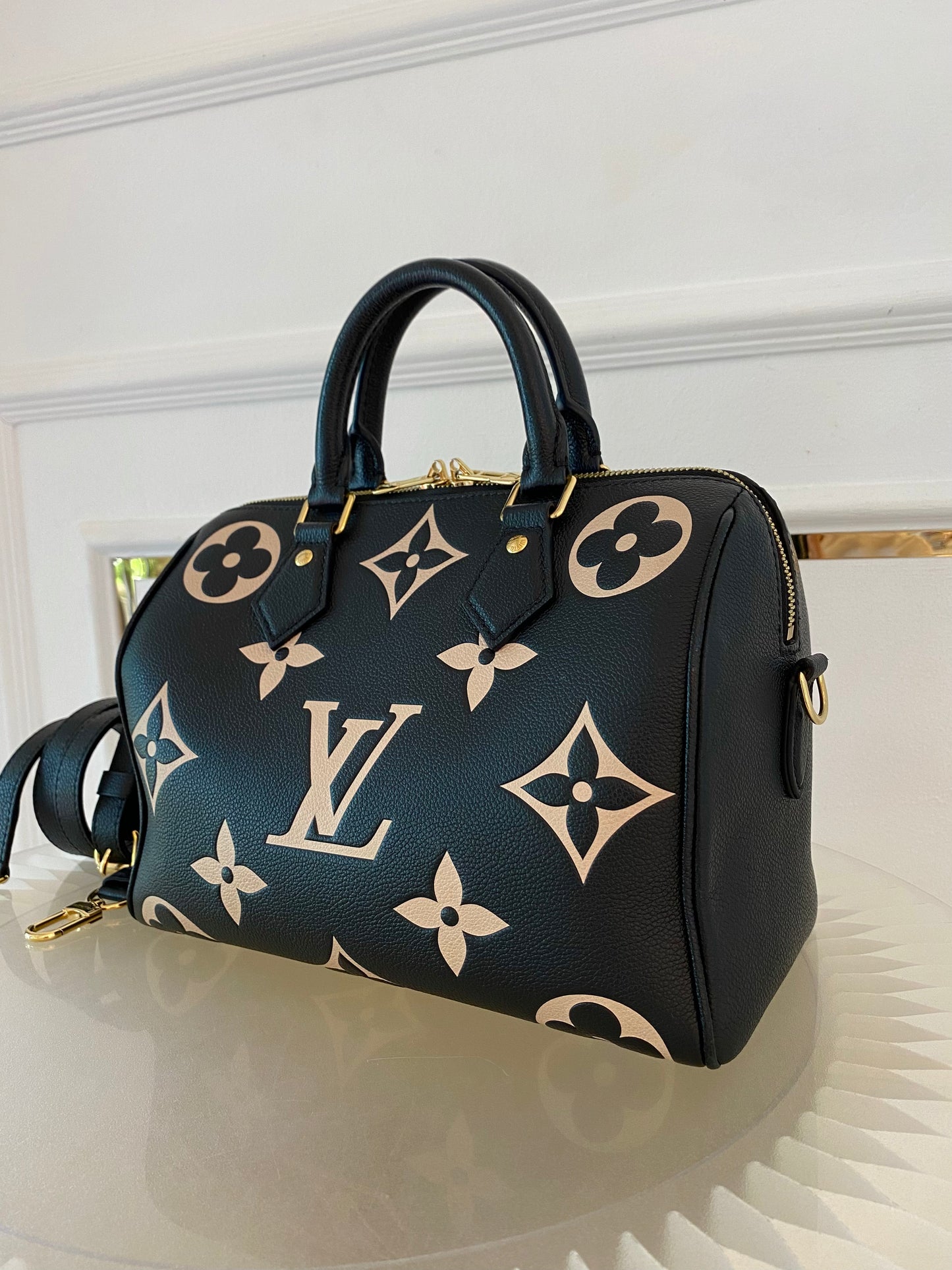 LOUIS VUITTON Speedy Bandouliere 25 Empreinte Leather Black
