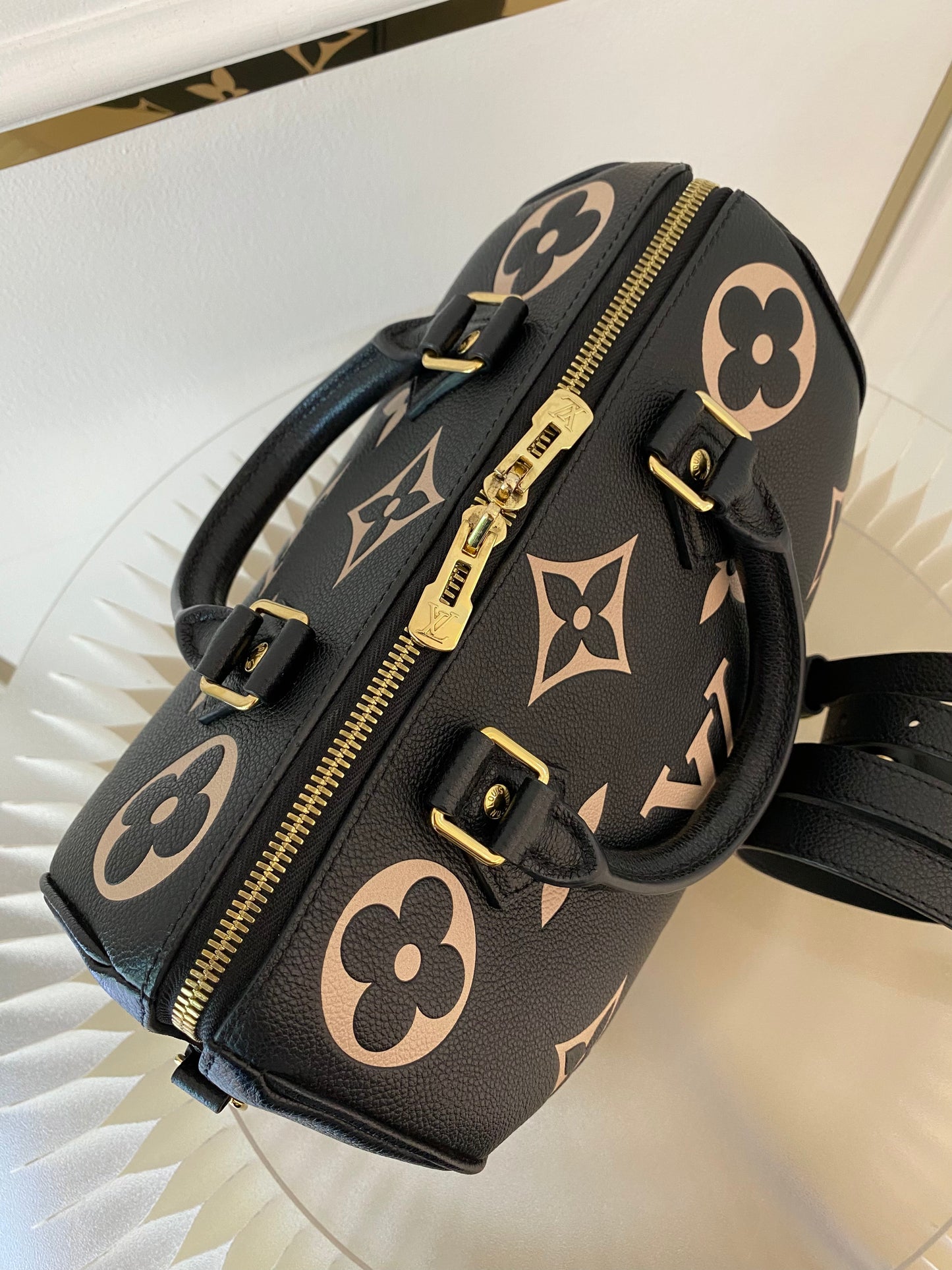 LOUIS VUITTON Speedy Bandouliere 25 Empreinte Leather Black