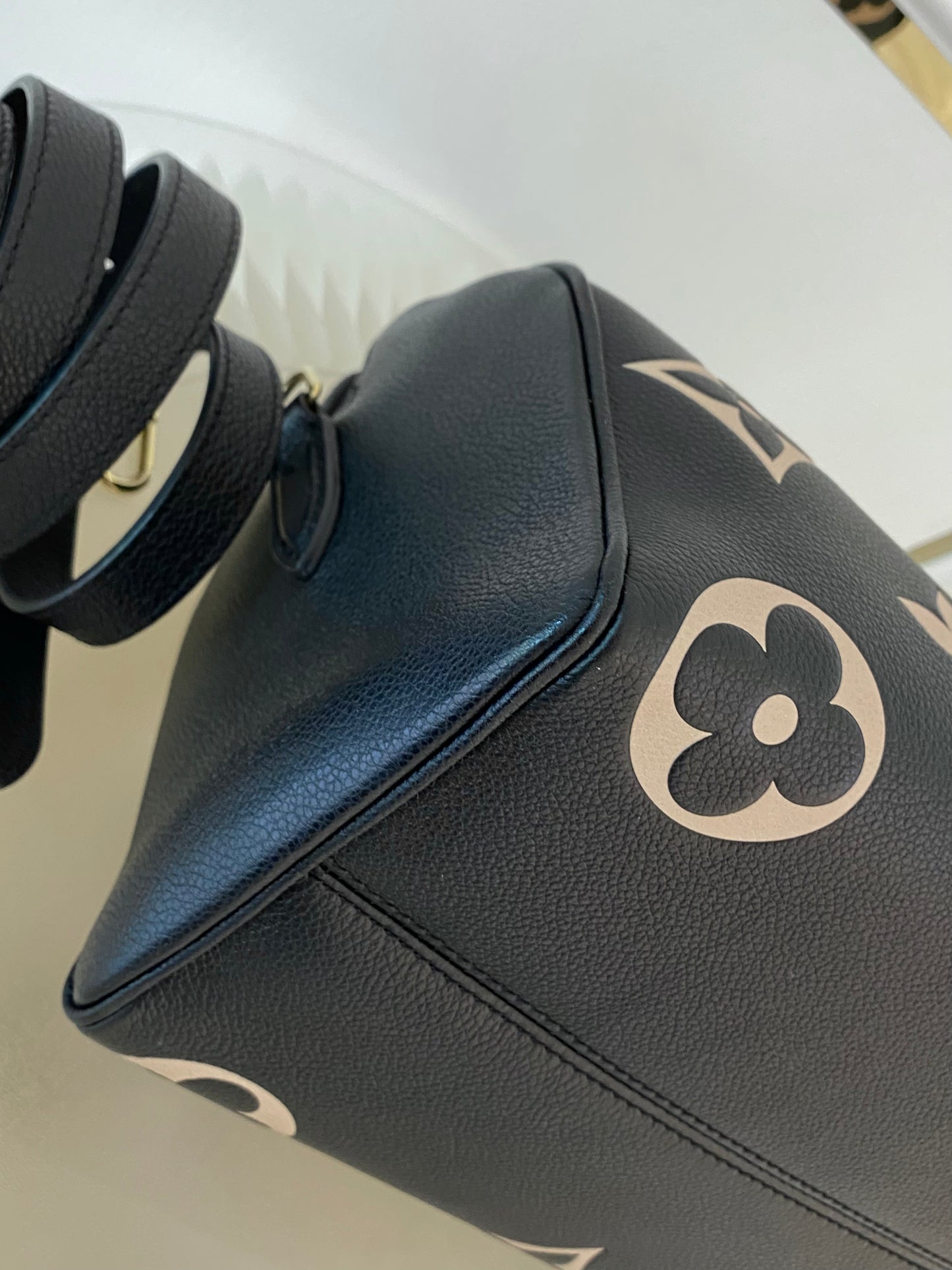 LOUIS VUITTON Speedy Bandouliere 25 Empreinte Leather Black