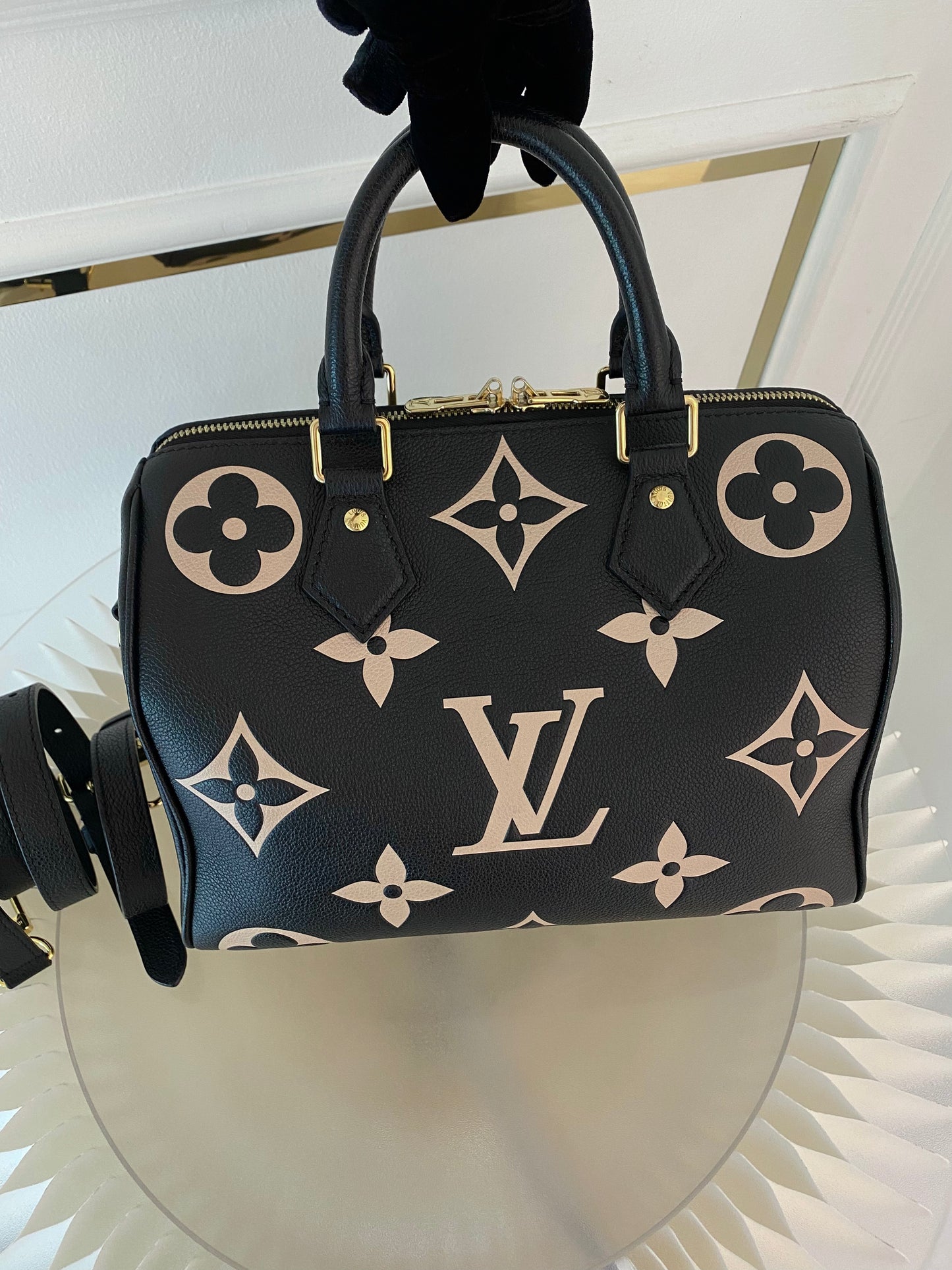 LOUIS VUITTON Speedy Bandouliere 25 Empreinte Leather Black