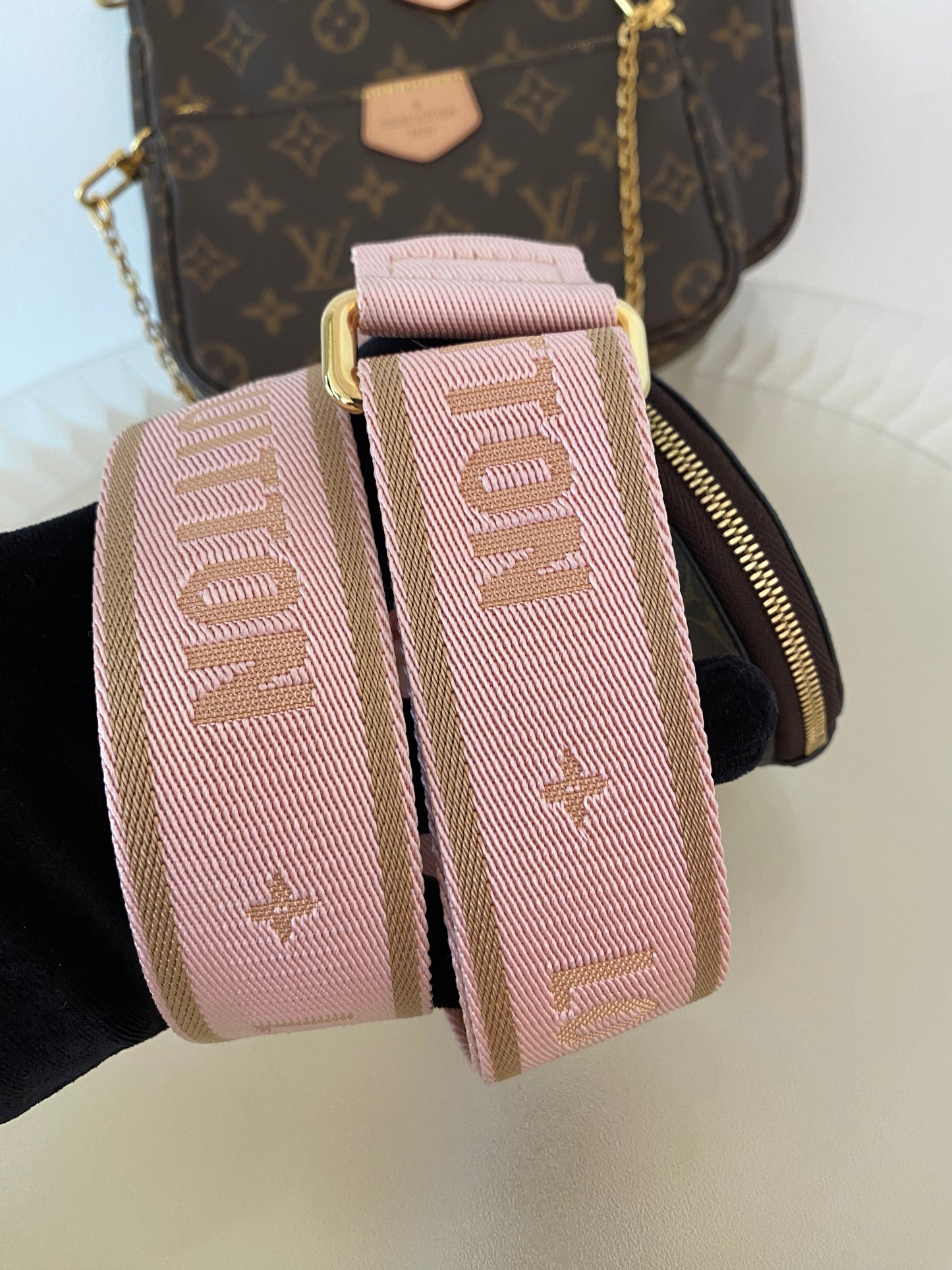 LOUIS VUITTON Multi Pochette Monogram Pink Strap