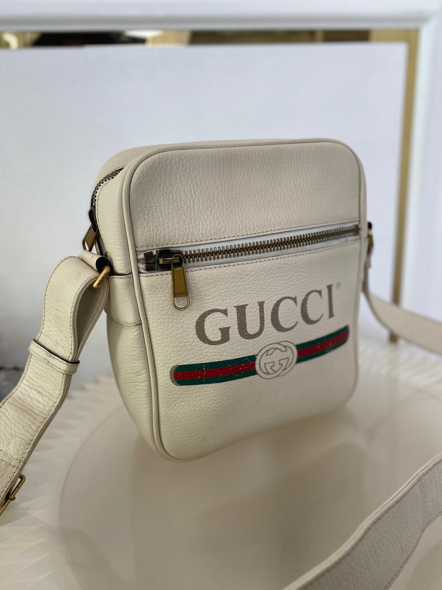GUCCI White Grained Calfskin LOGO Messenger Bag