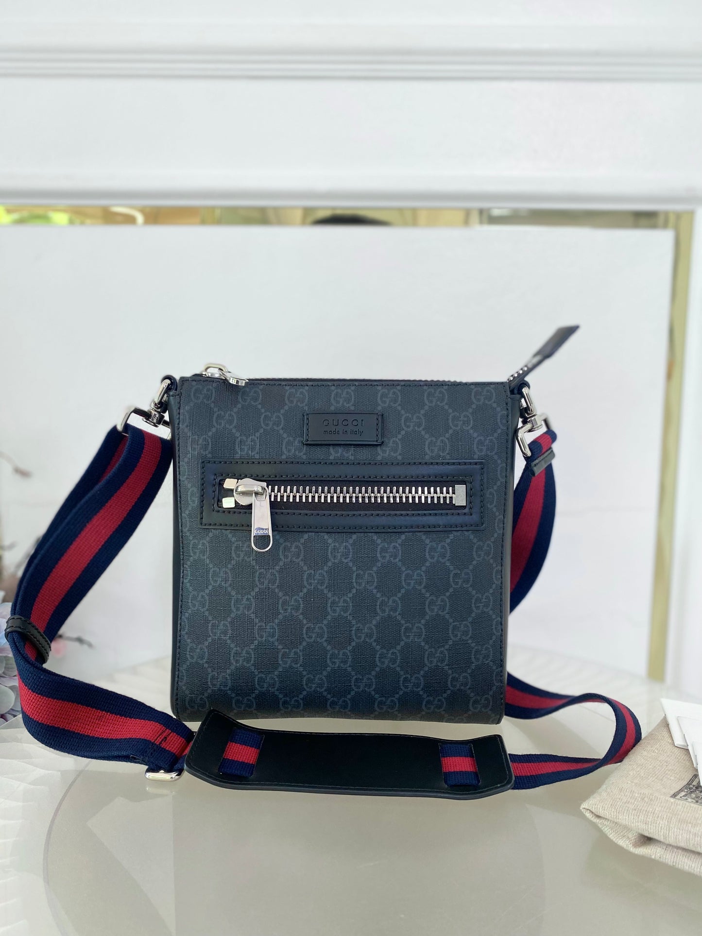 Gg Supreme Small Black Messenger Bag