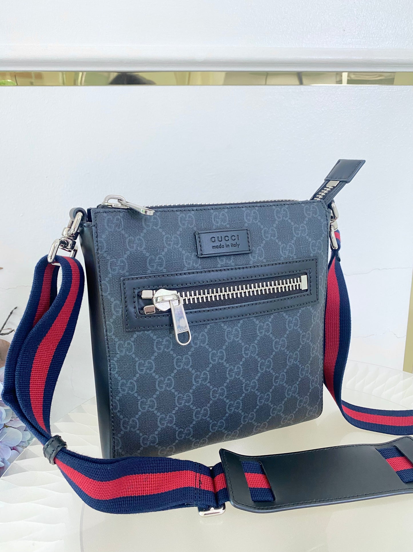 Gg Supreme Small Black Messenger Bag