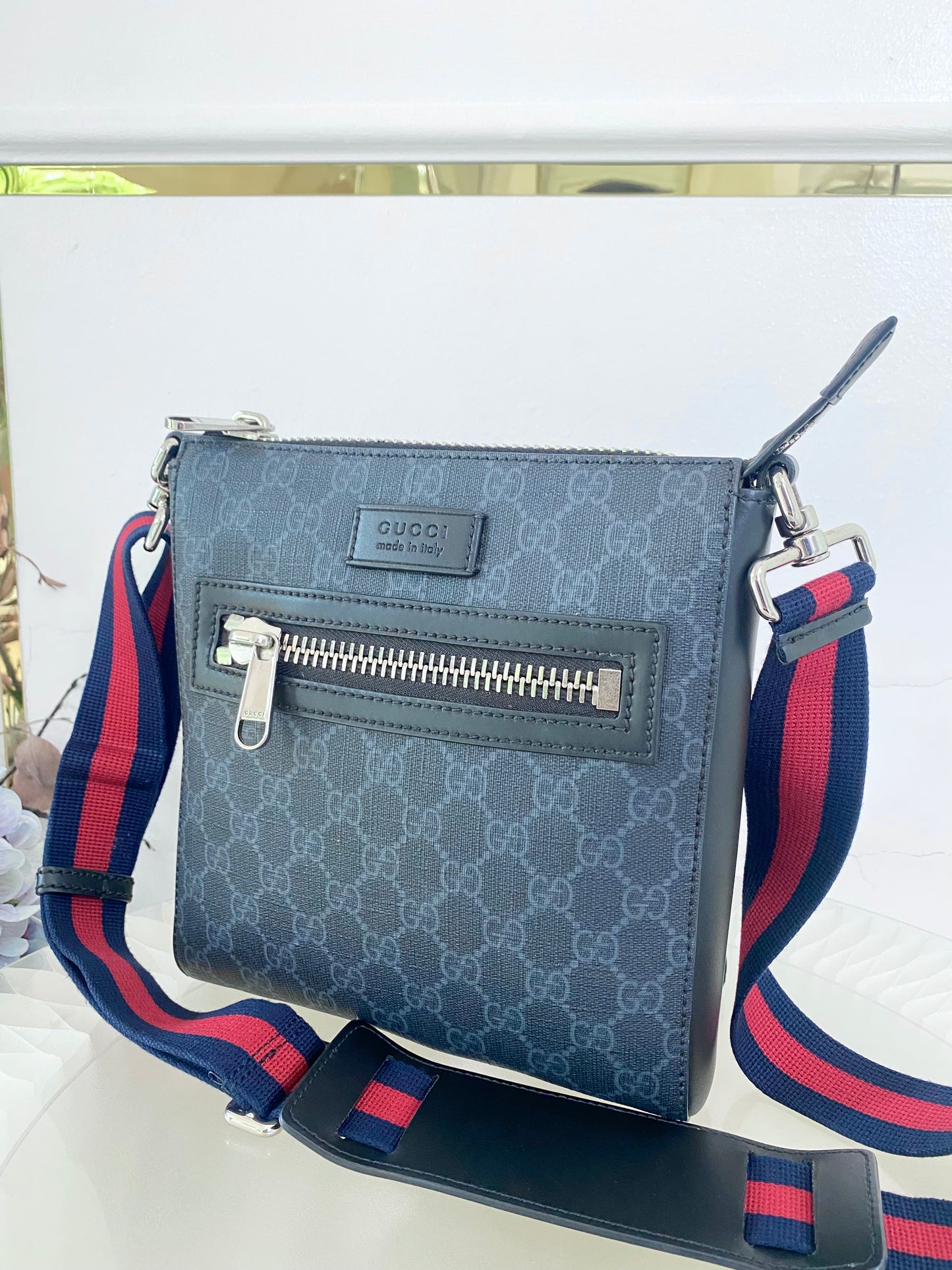 Gg Supreme Small Black Messenger Bag