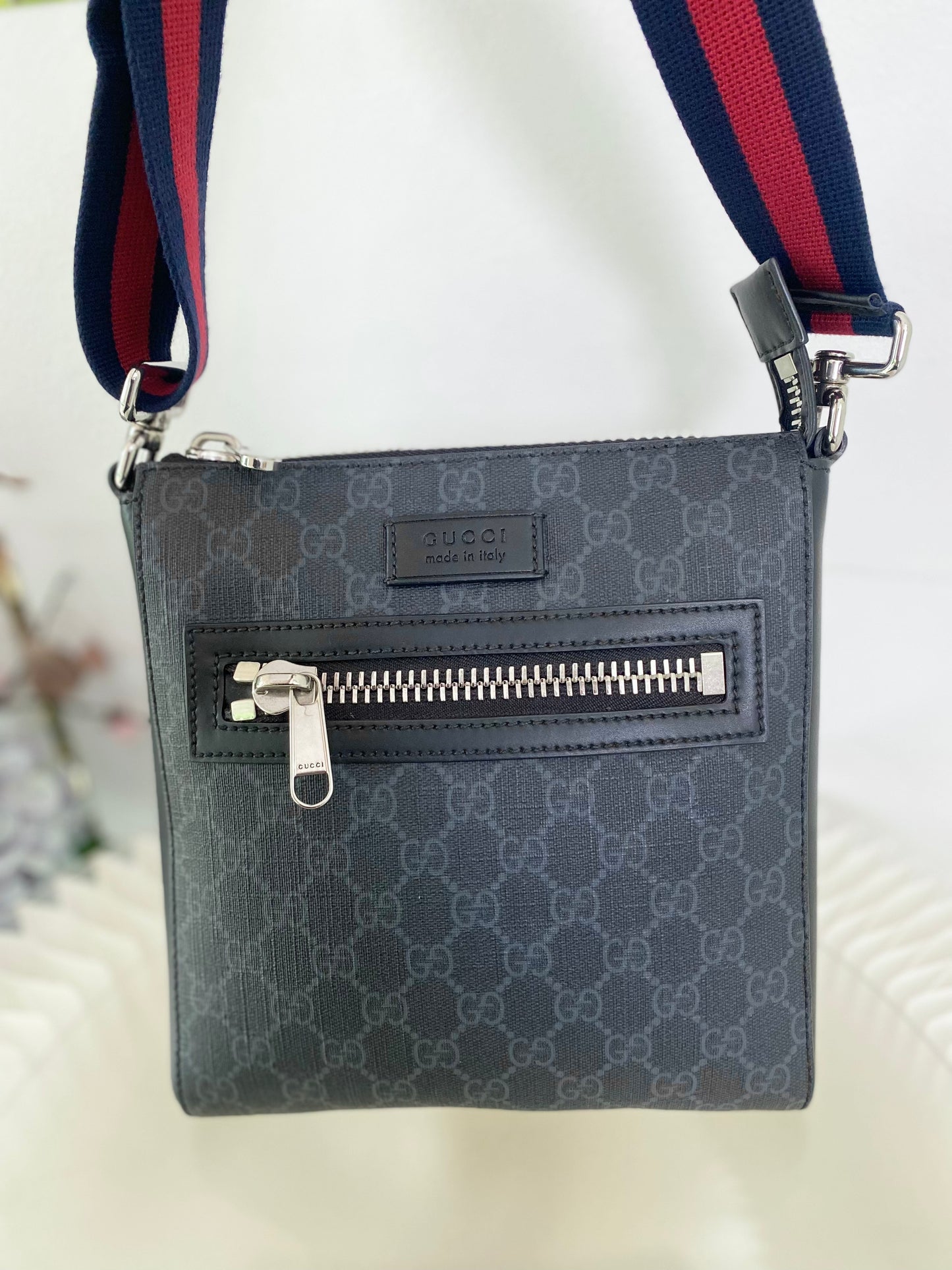 Gg Supreme Small Black Messenger Bag