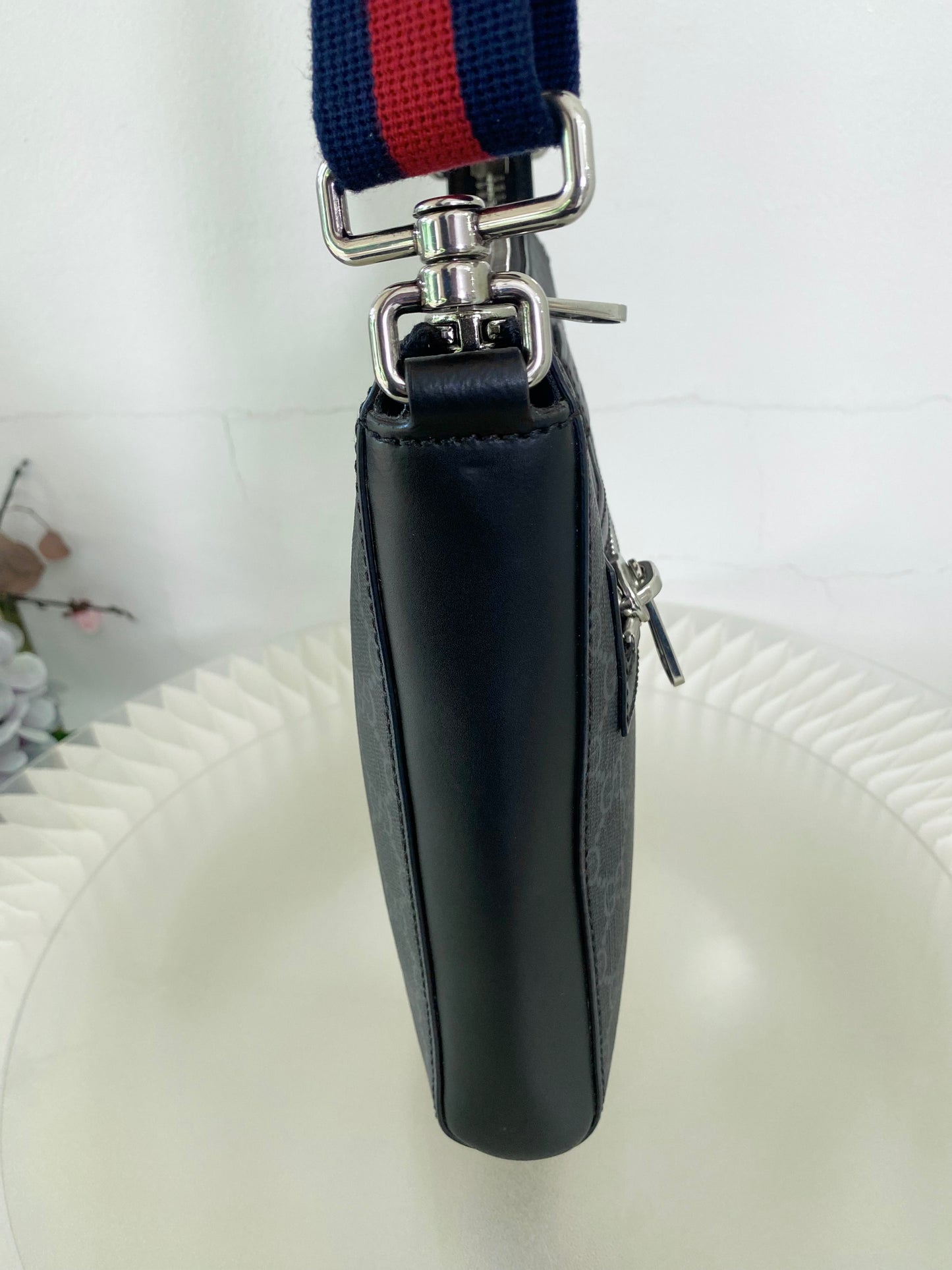Gg Supreme Small Black Messenger Bag