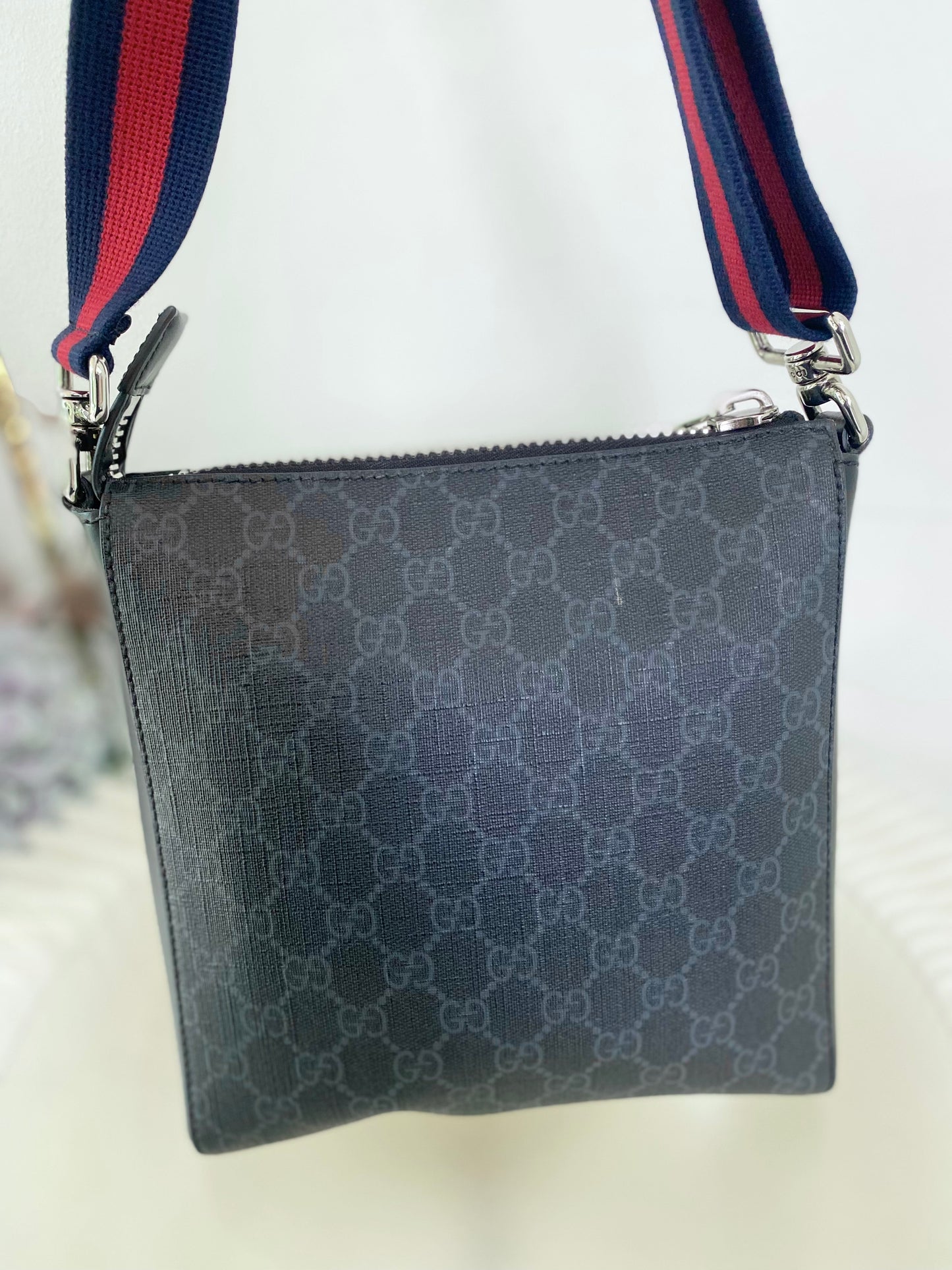 Gg Supreme Small Black Messenger Bag