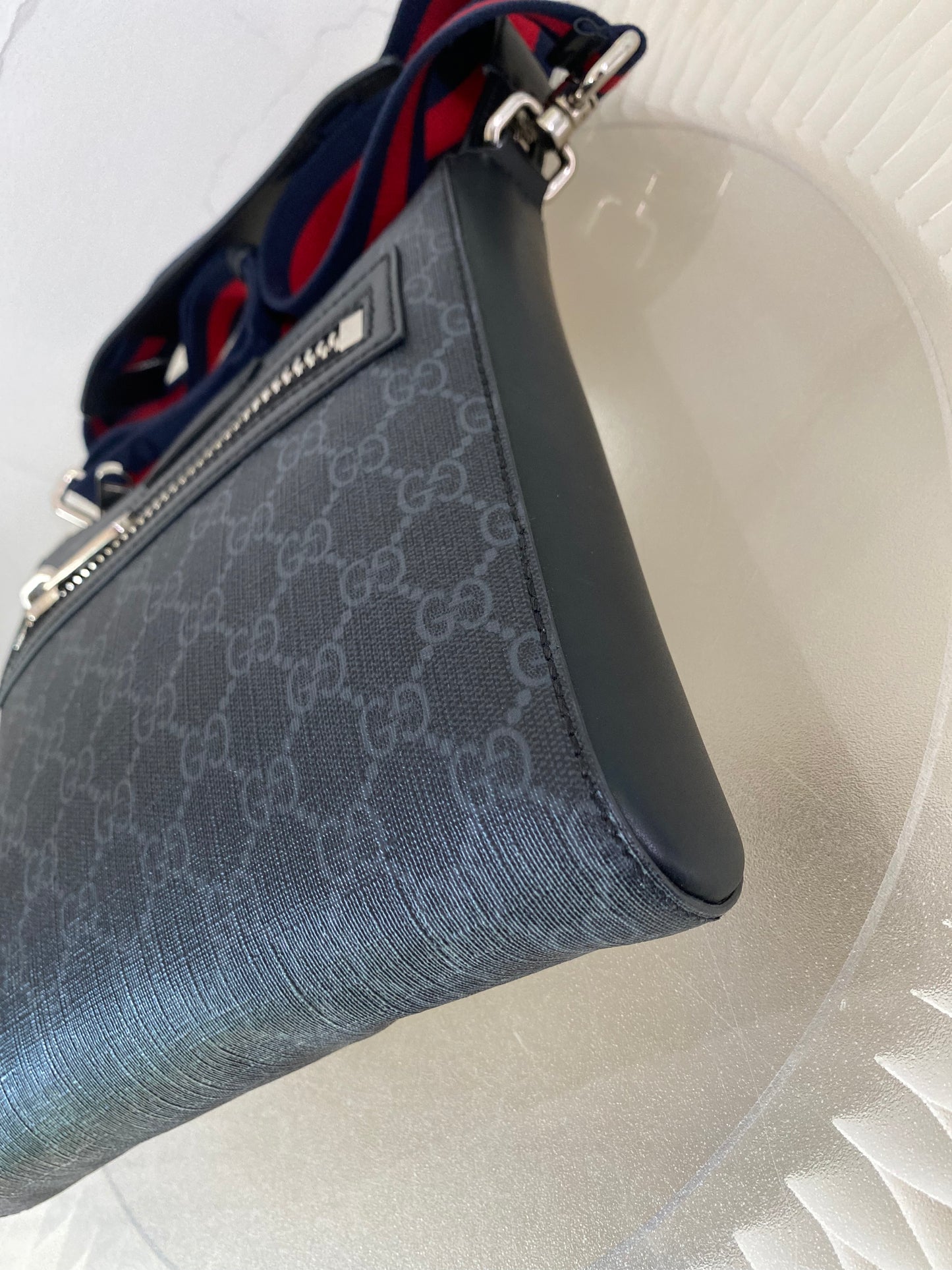 Gg Supreme Small Black Messenger Bag