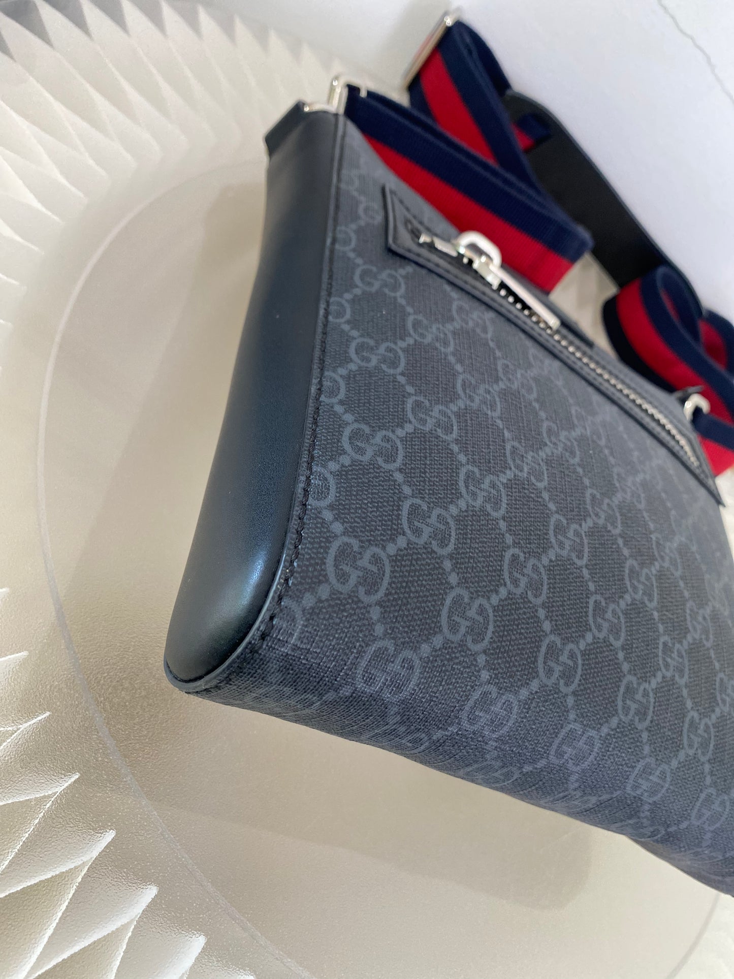 Gg Supreme Small Black Messenger Bag