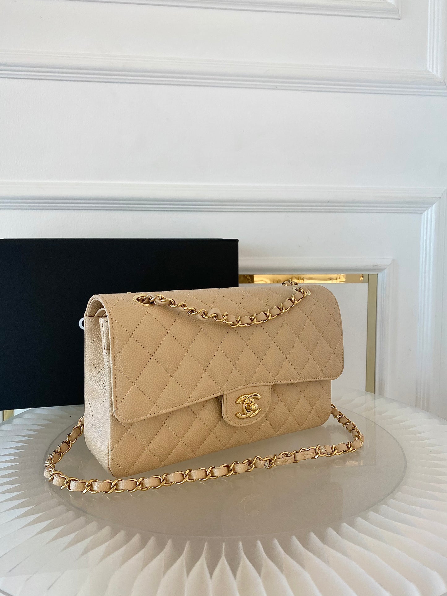 CHANELMedium Classic Double Flap Beige GHW