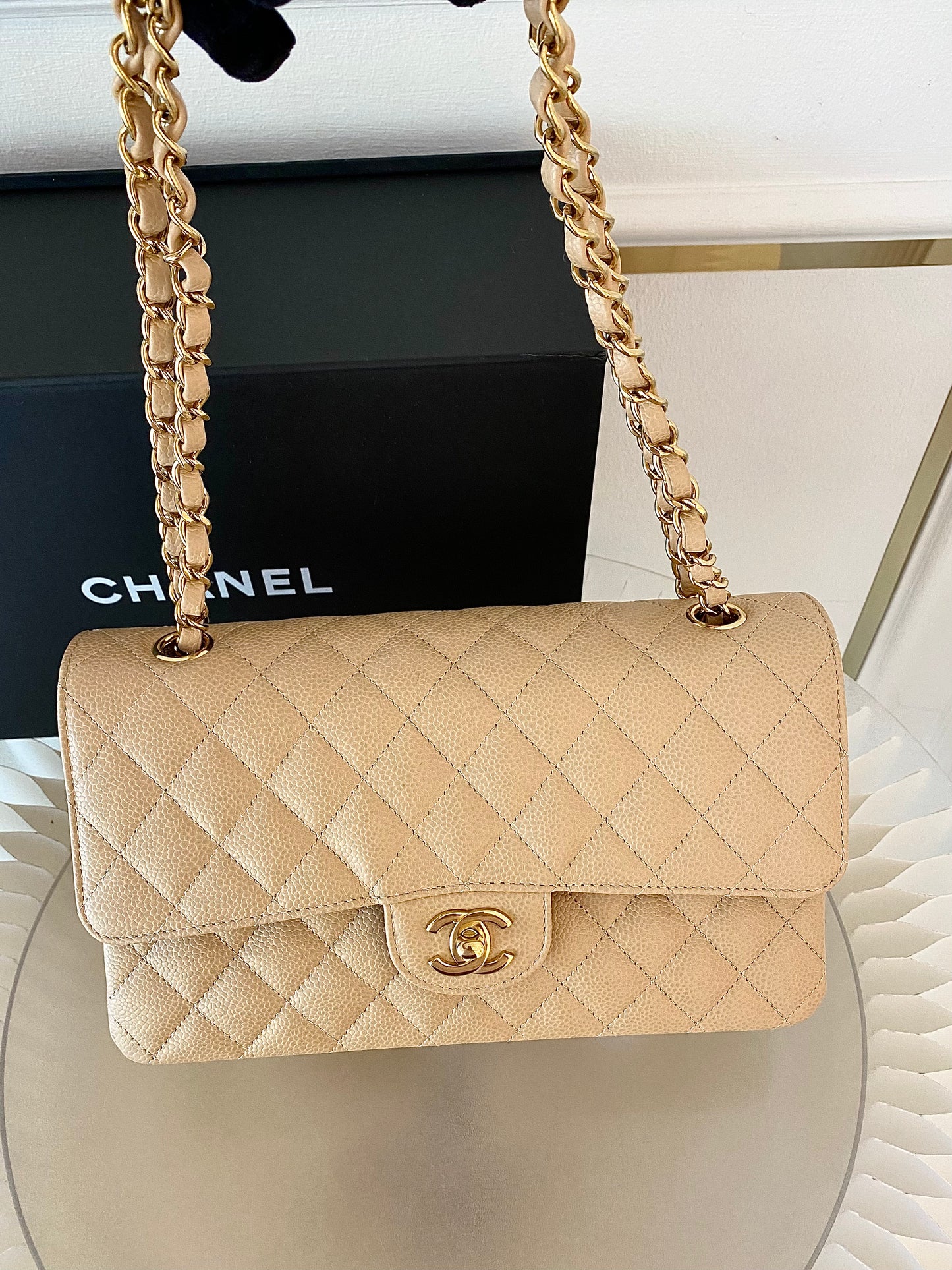 CHANELMedium Classic Double Flap Beige GHW