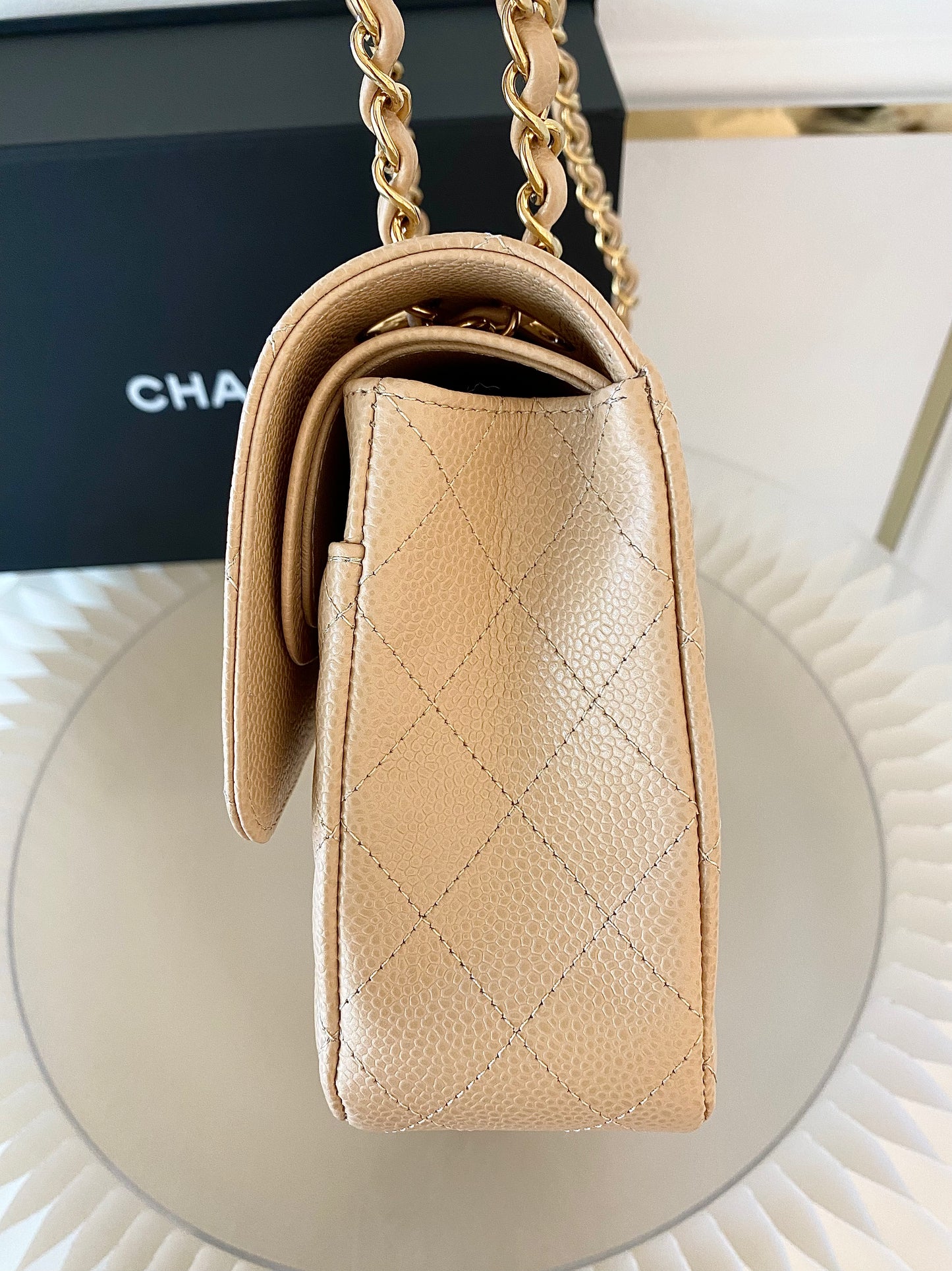 CHANELMedium Classic Double Flap Beige GHW