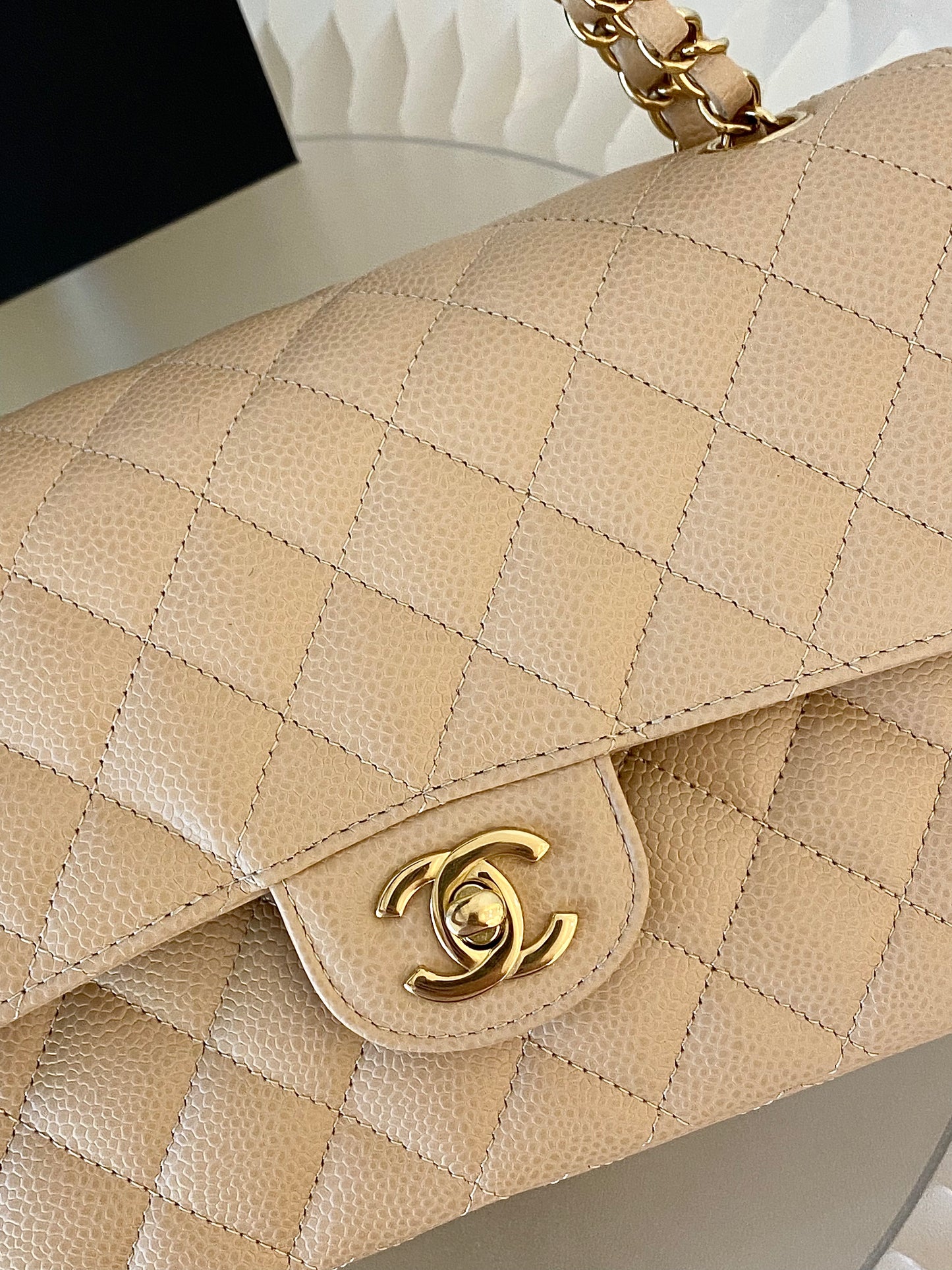 CHANELMedium Classic Double Flap Beige GHW