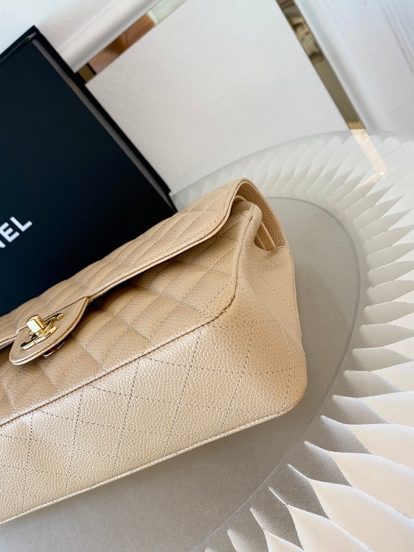 CHANELMedium Classic Double Flap Beige GHW