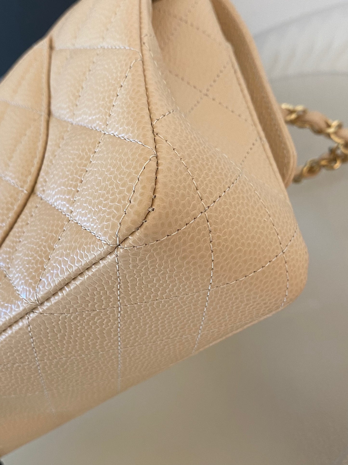 CHANELMedium Classic Double Flap Beige GHW