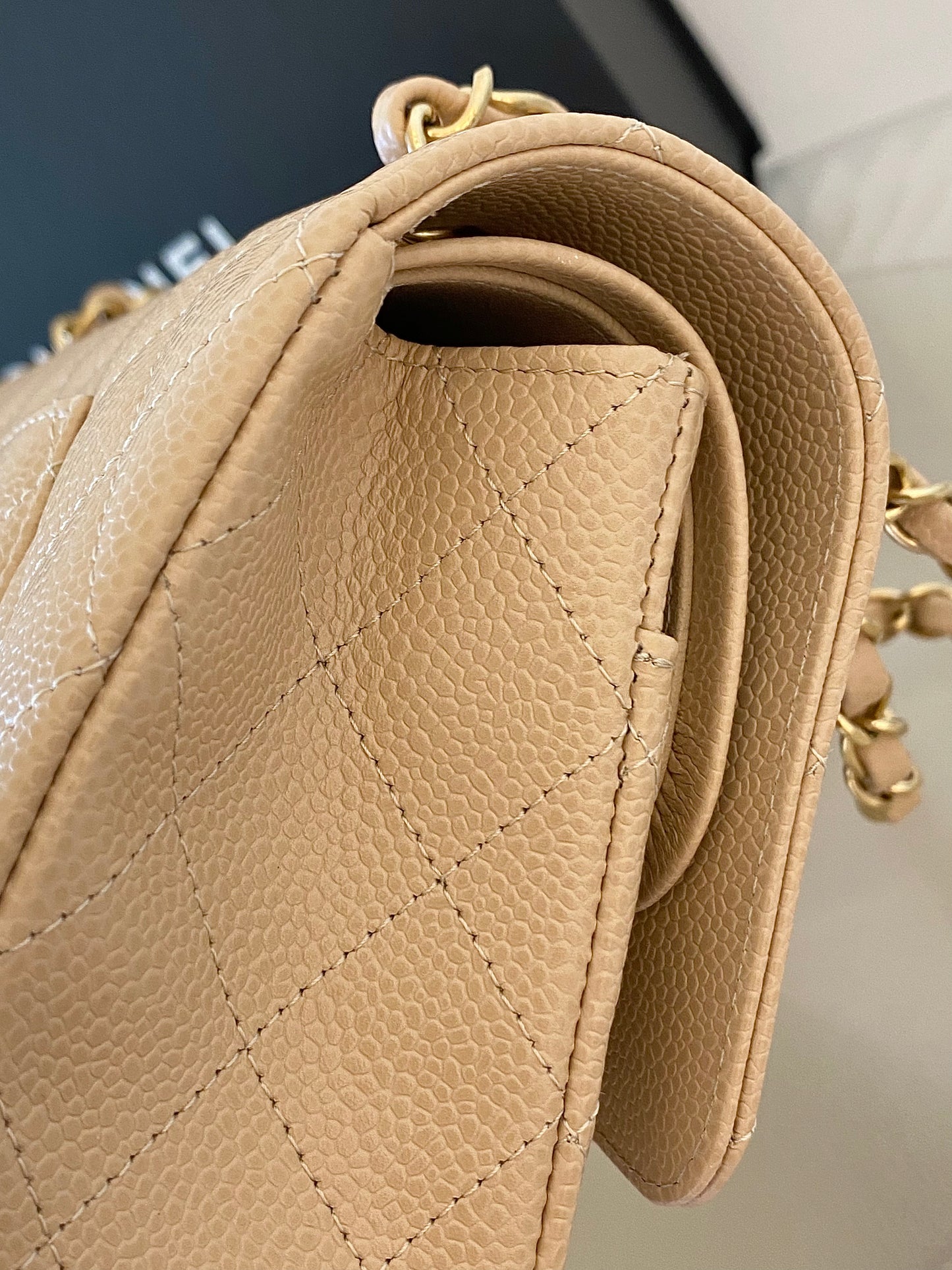 CHANELMedium Classic Double Flap Beige GHW