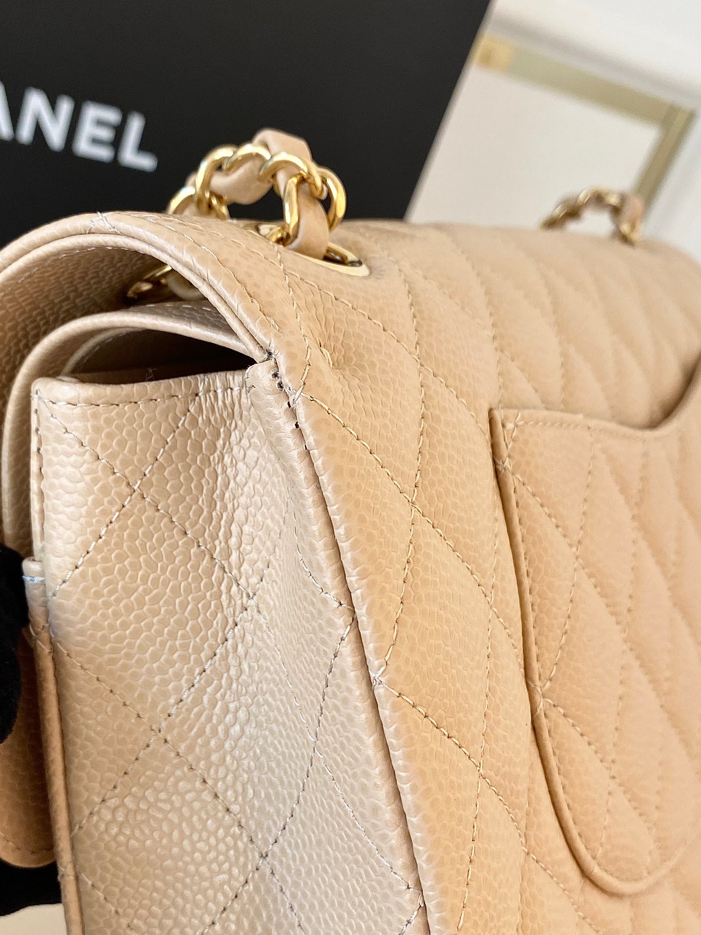 CHANELMedium Classic Double Flap Beige GHW