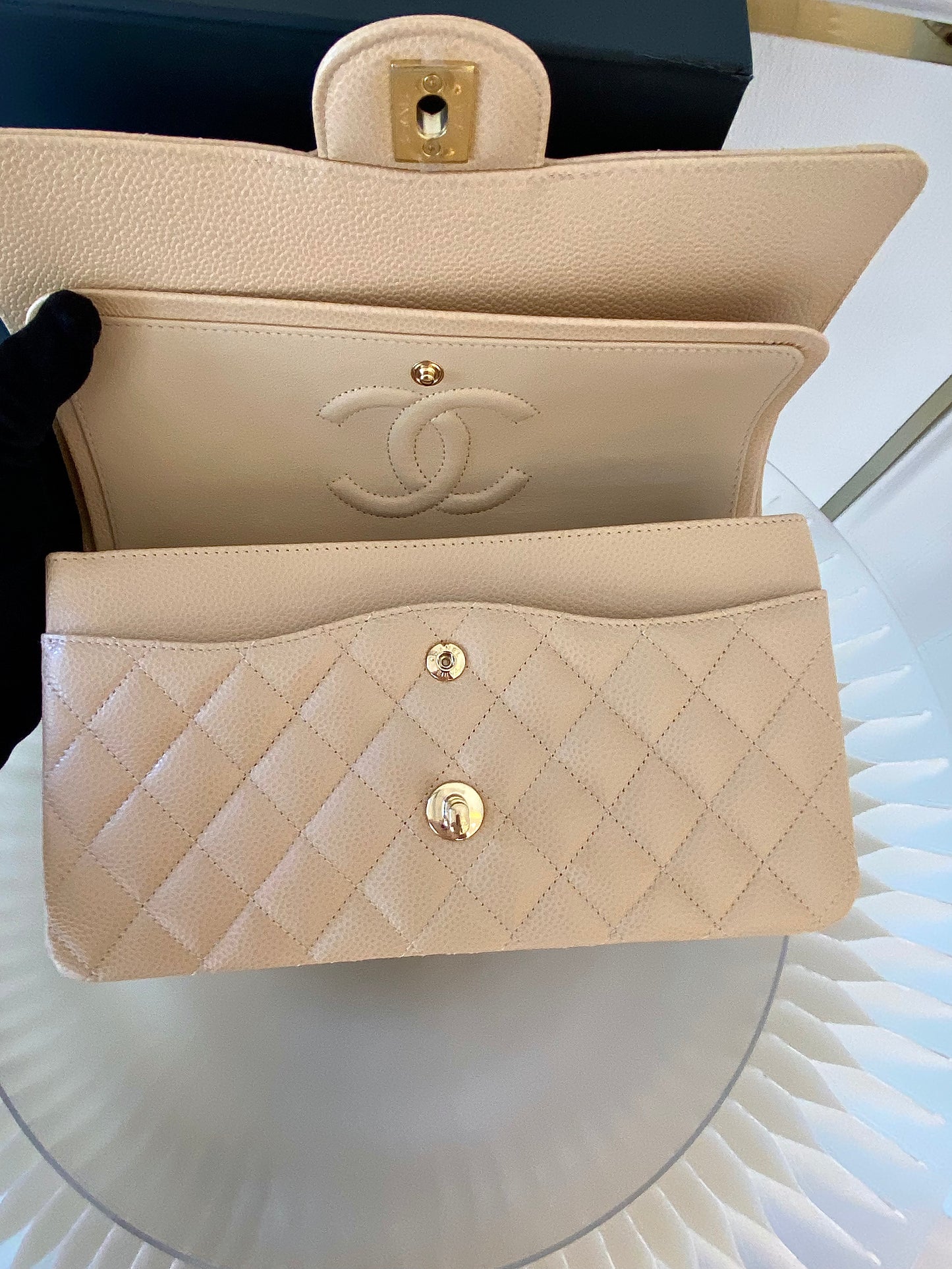 CHANELMedium Classic Double Flap Beige GHW