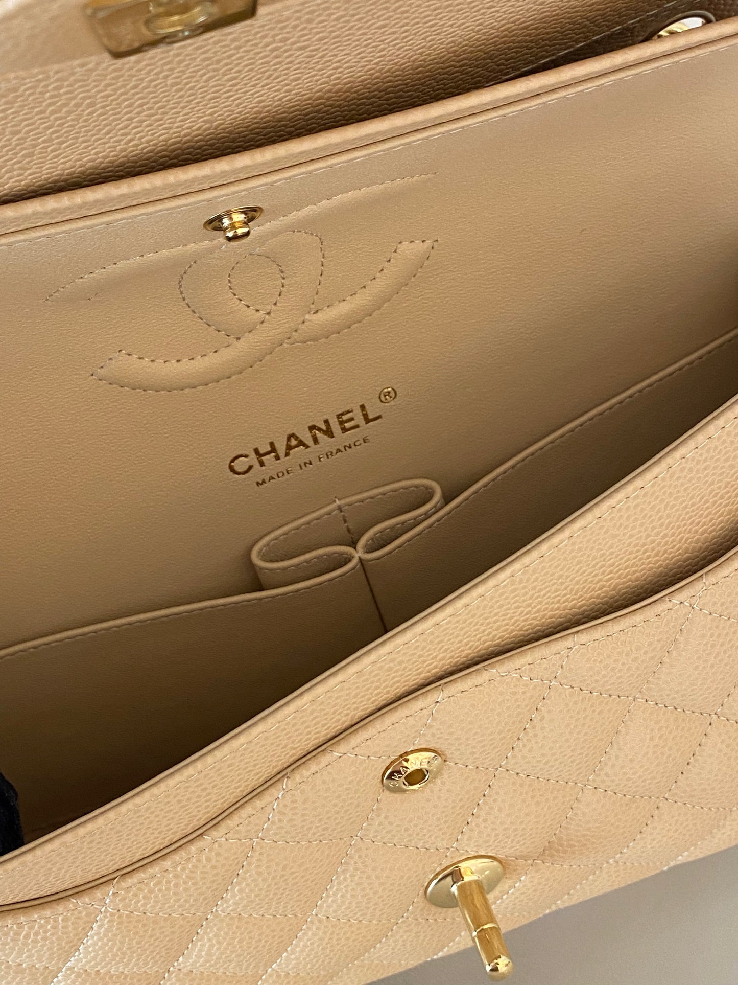 CHANELMedium Classic Double Flap Beige GHW