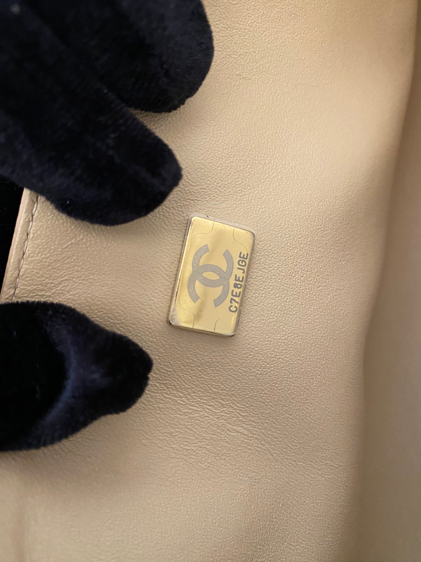 CHANELMedium Classic Double Flap Beige GHW