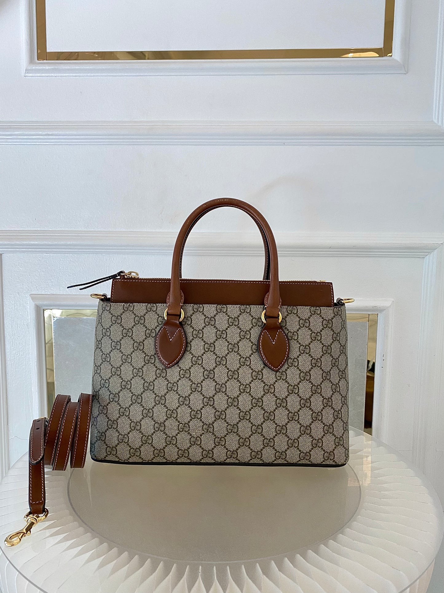 GUCCI Gg Supreme Medium  2way Zip-Top Tote Bag