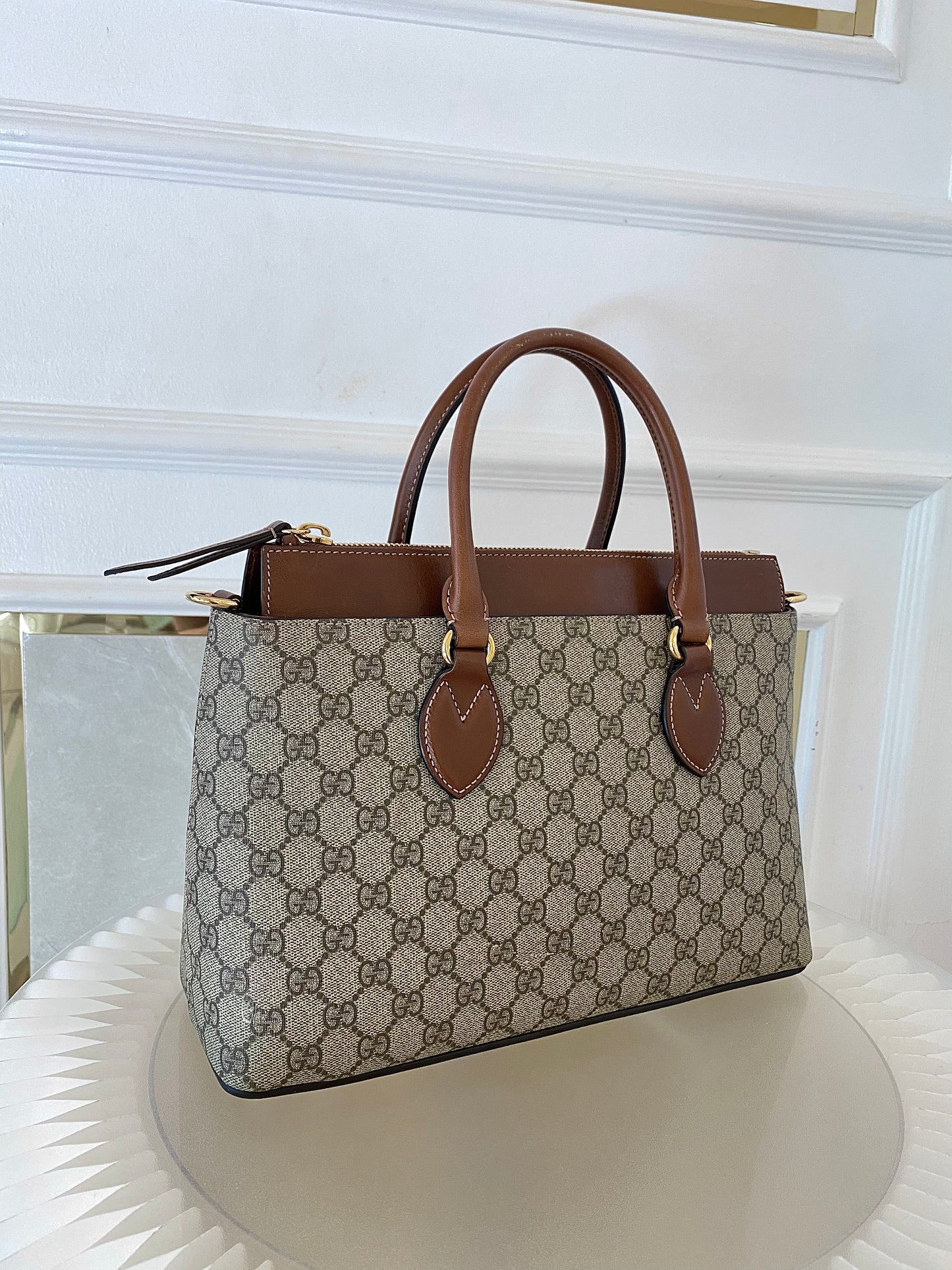 GUCCI Gg Supreme Medium  2way Zip-Top Tote Bag