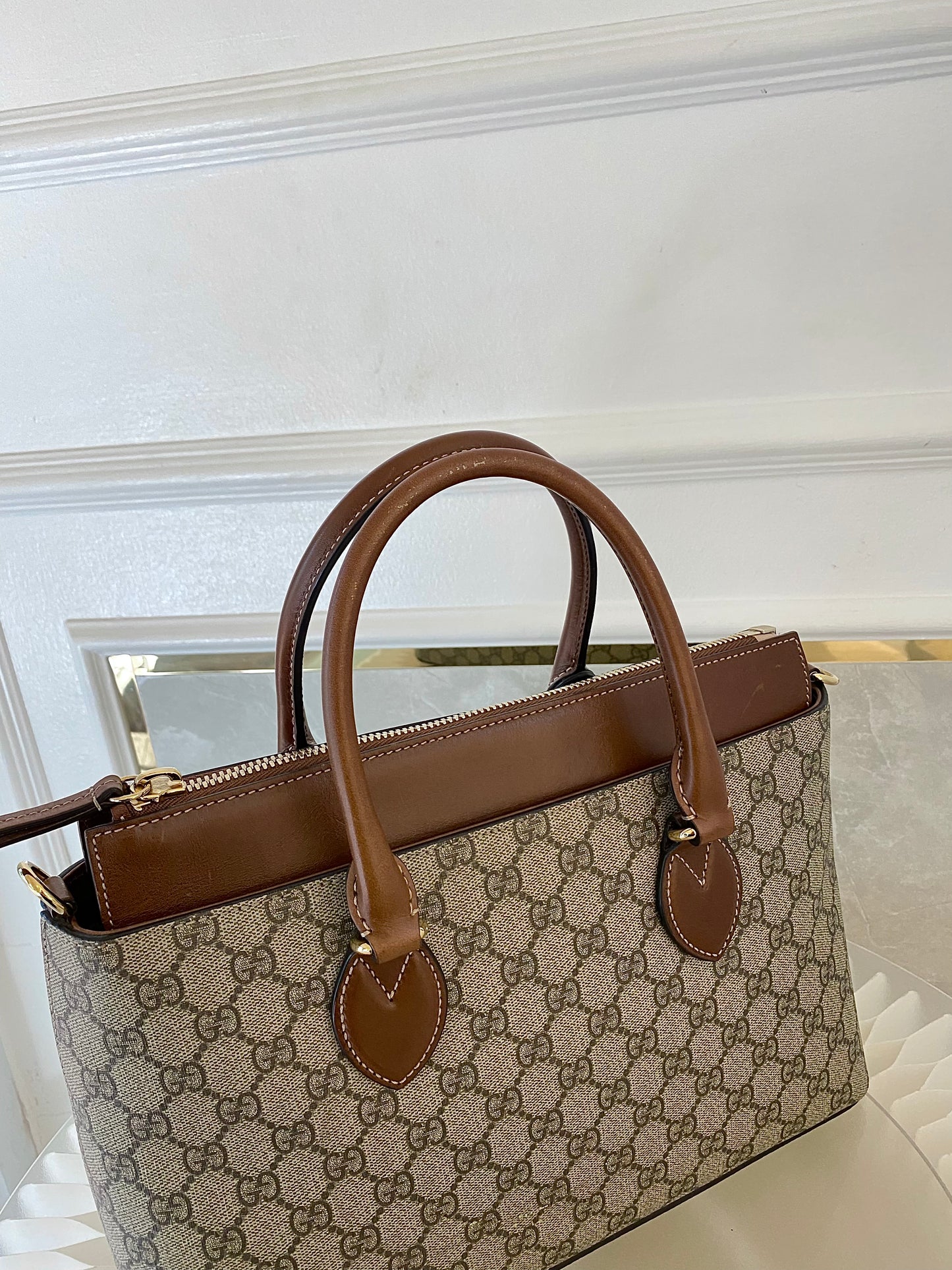 GUCCI Gg Supreme Medium  2way Zip-Top Tote Bag