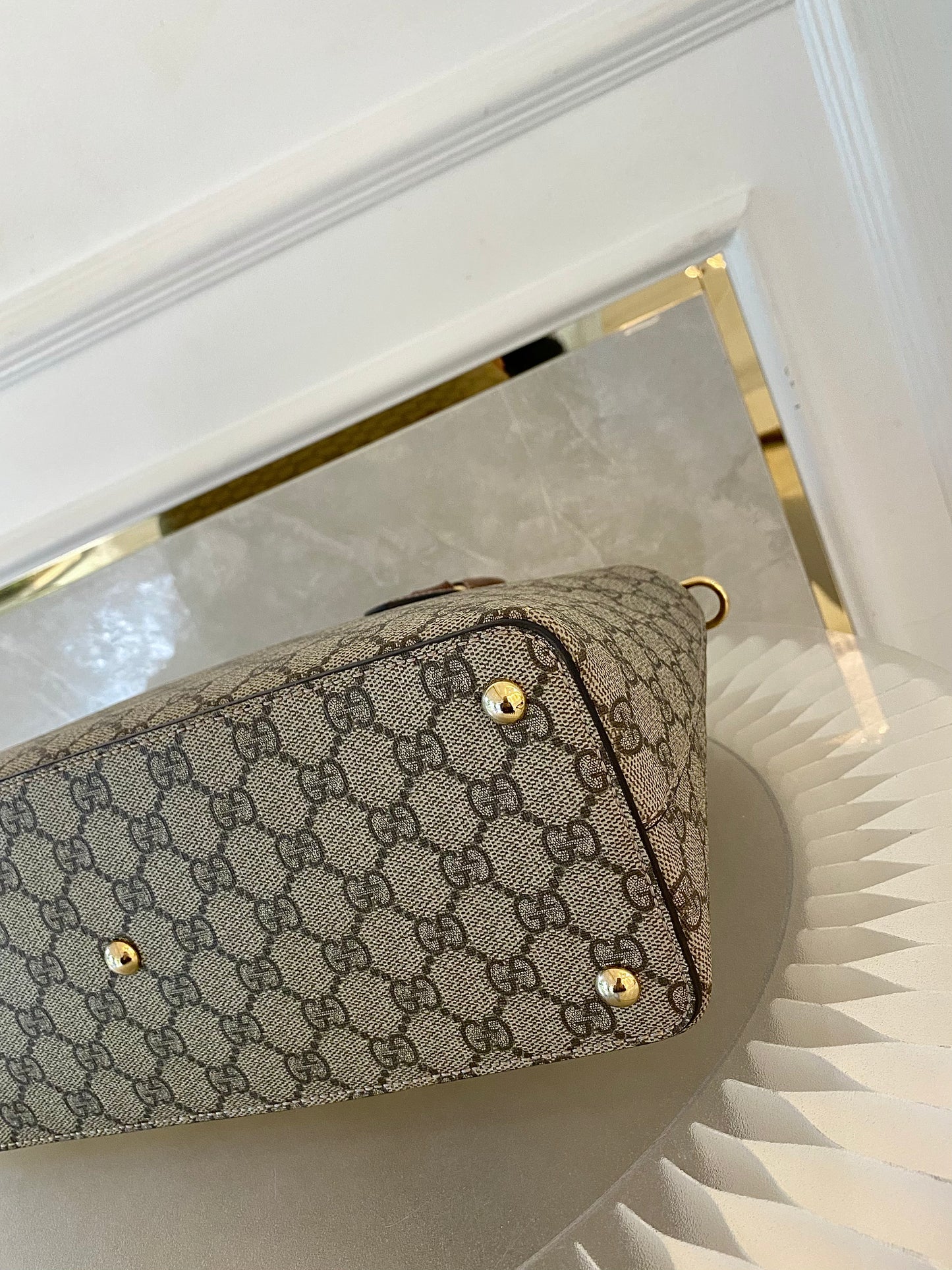 GUCCI Gg Supreme Medium  2way Zip-Top Tote Bag