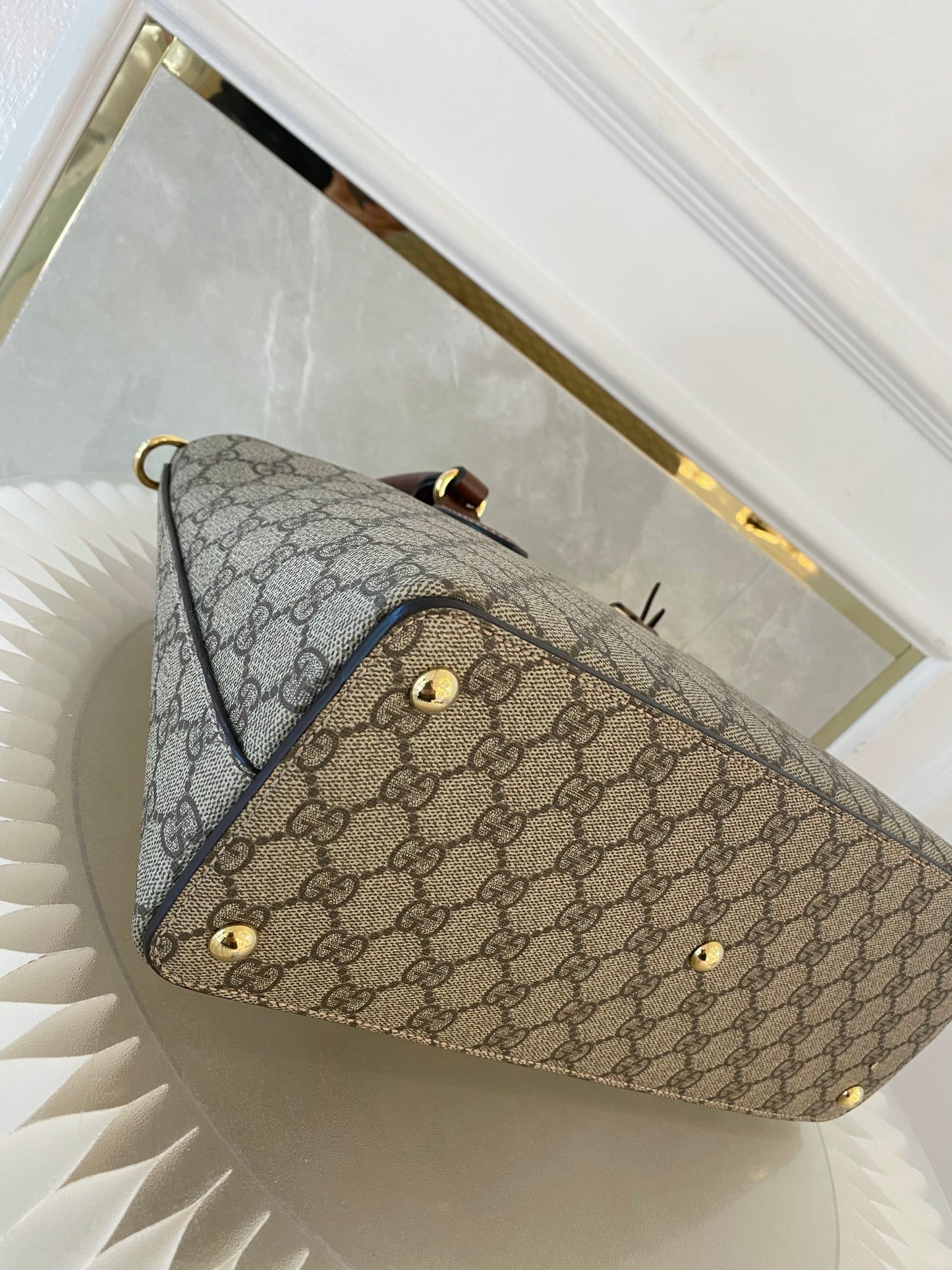 GUCCI Gg Supreme Medium  2way Zip-Top Tote Bag