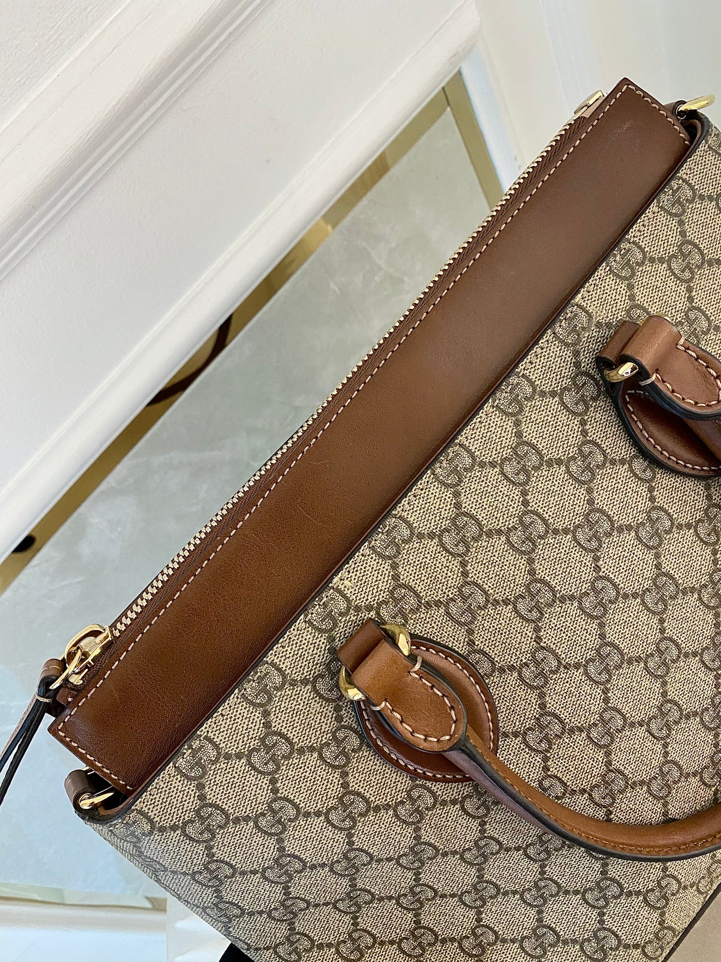 GUCCI Gg Supreme Medium  2way Zip-Top Tote Bag