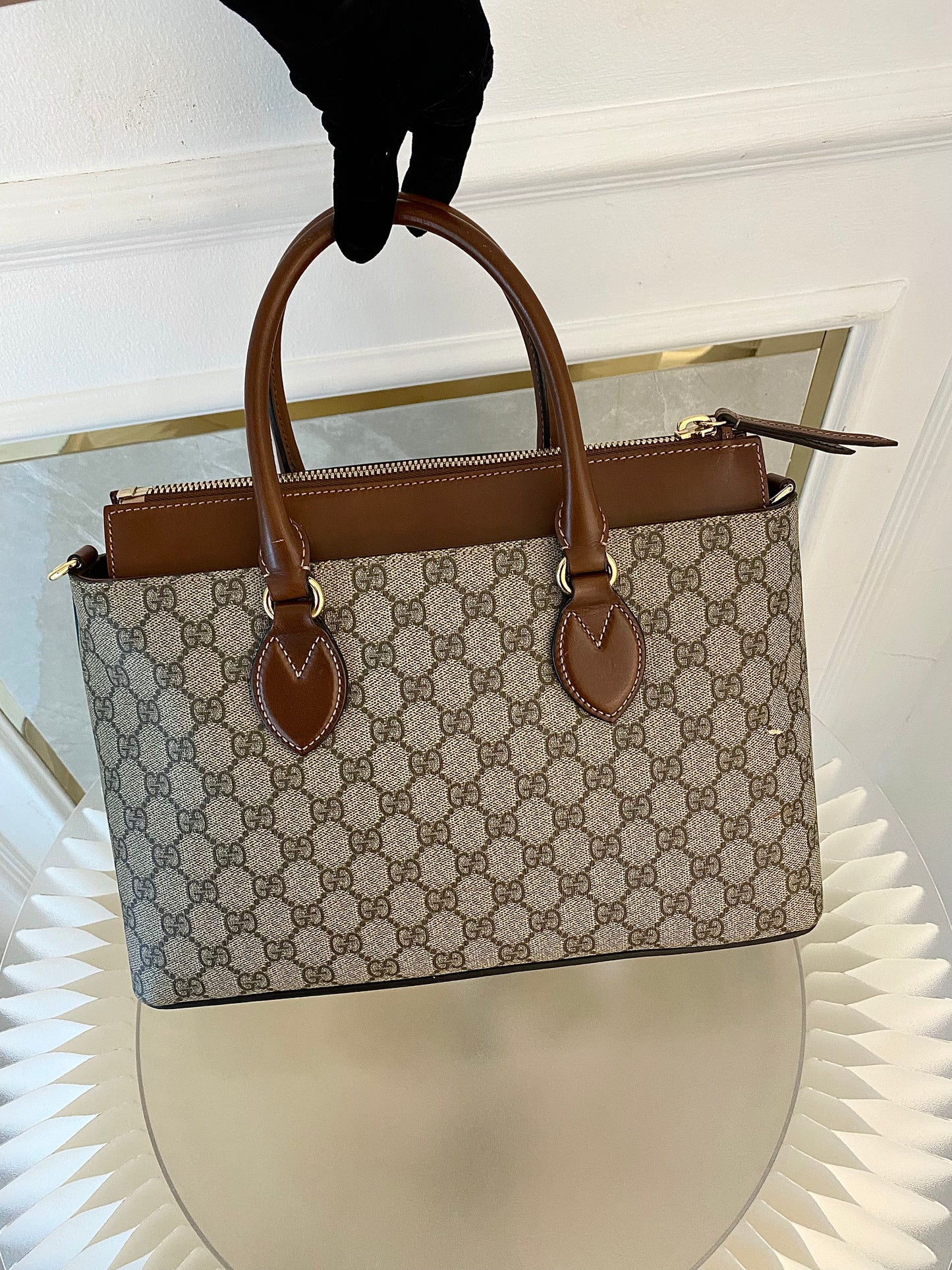 GUCCI Gg Supreme Medium  2way Zip-Top Tote Bag
