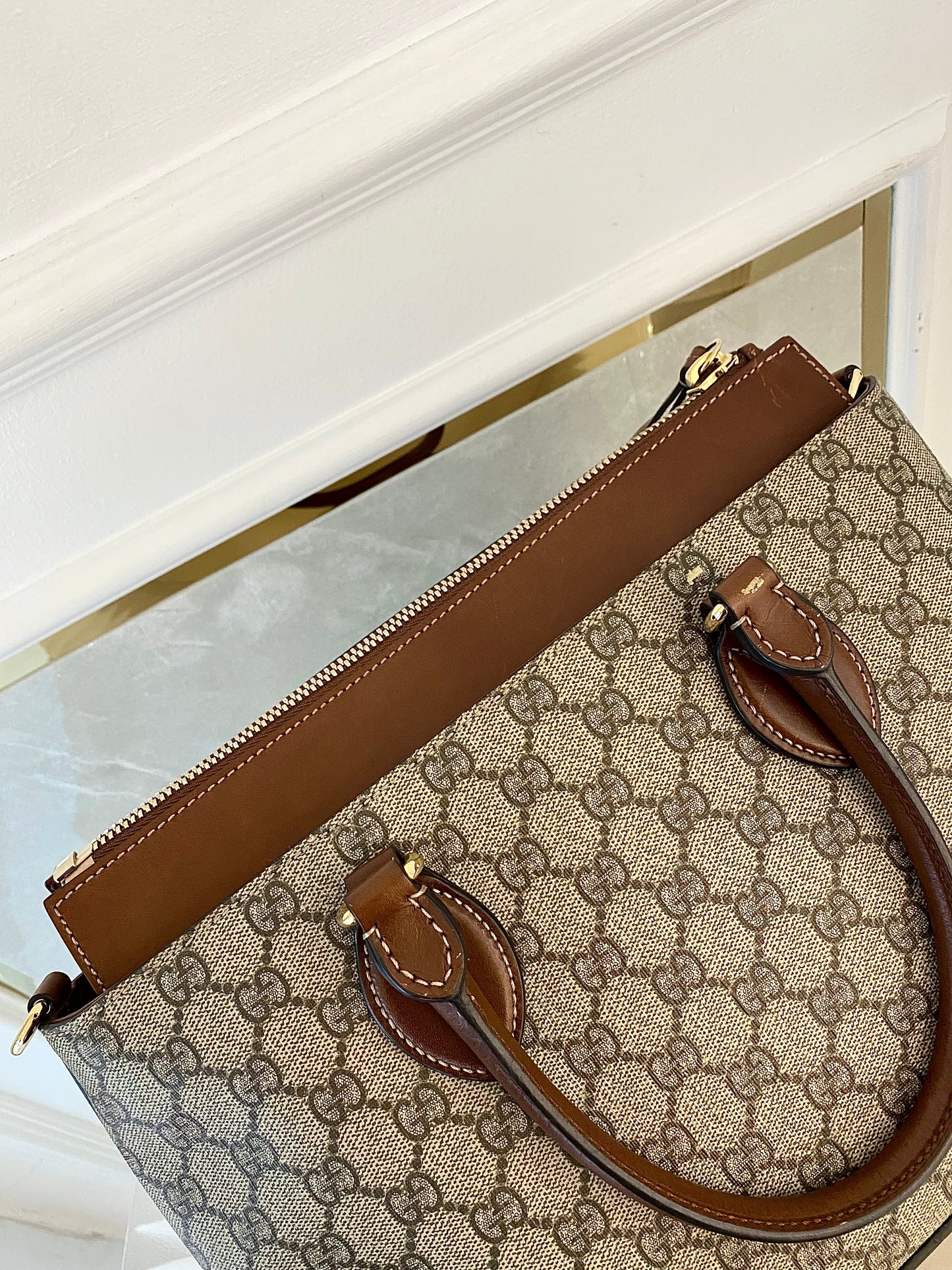 GUCCI Gg Supreme Medium  2way Zip-Top Tote Bag