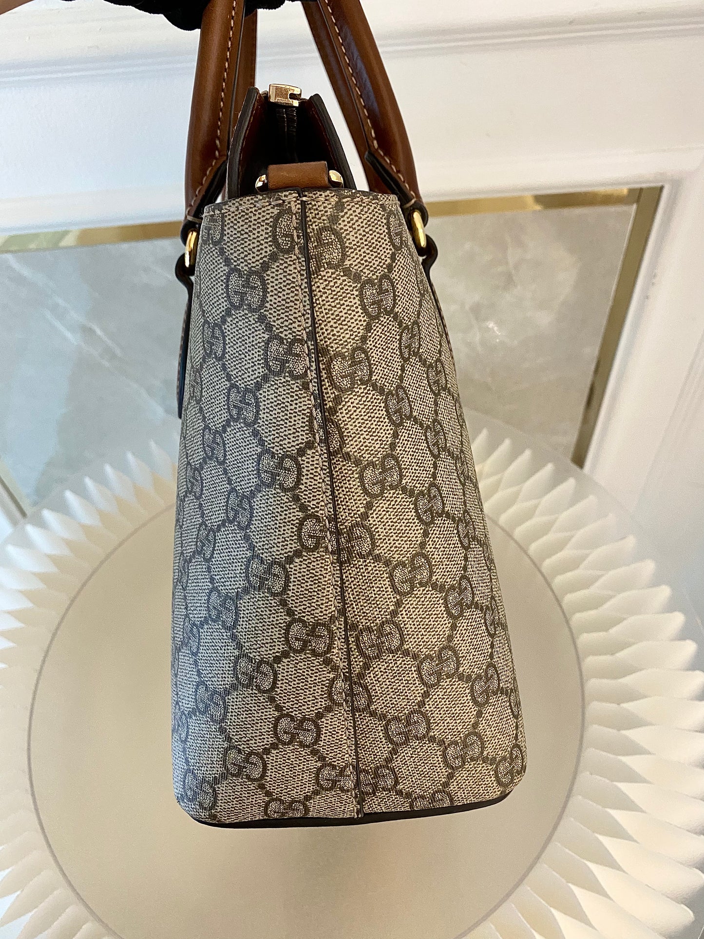 GUCCI Gg Supreme Medium  2way Zip-Top Tote Bag