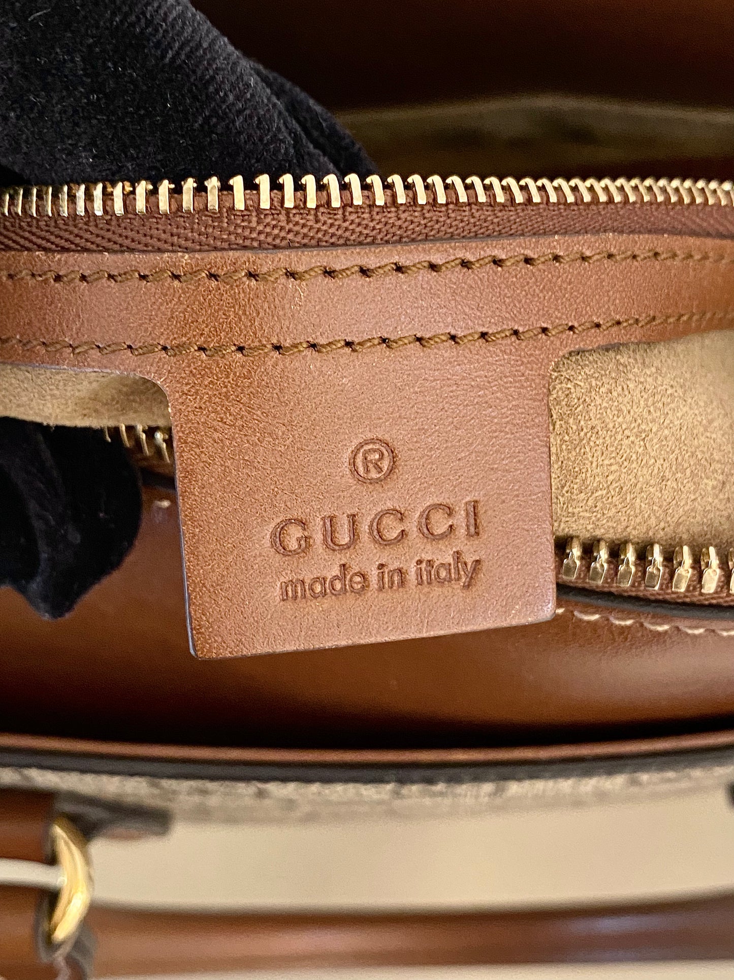 GUCCI Gg Supreme Medium  2way Zip-Top Tote Bag