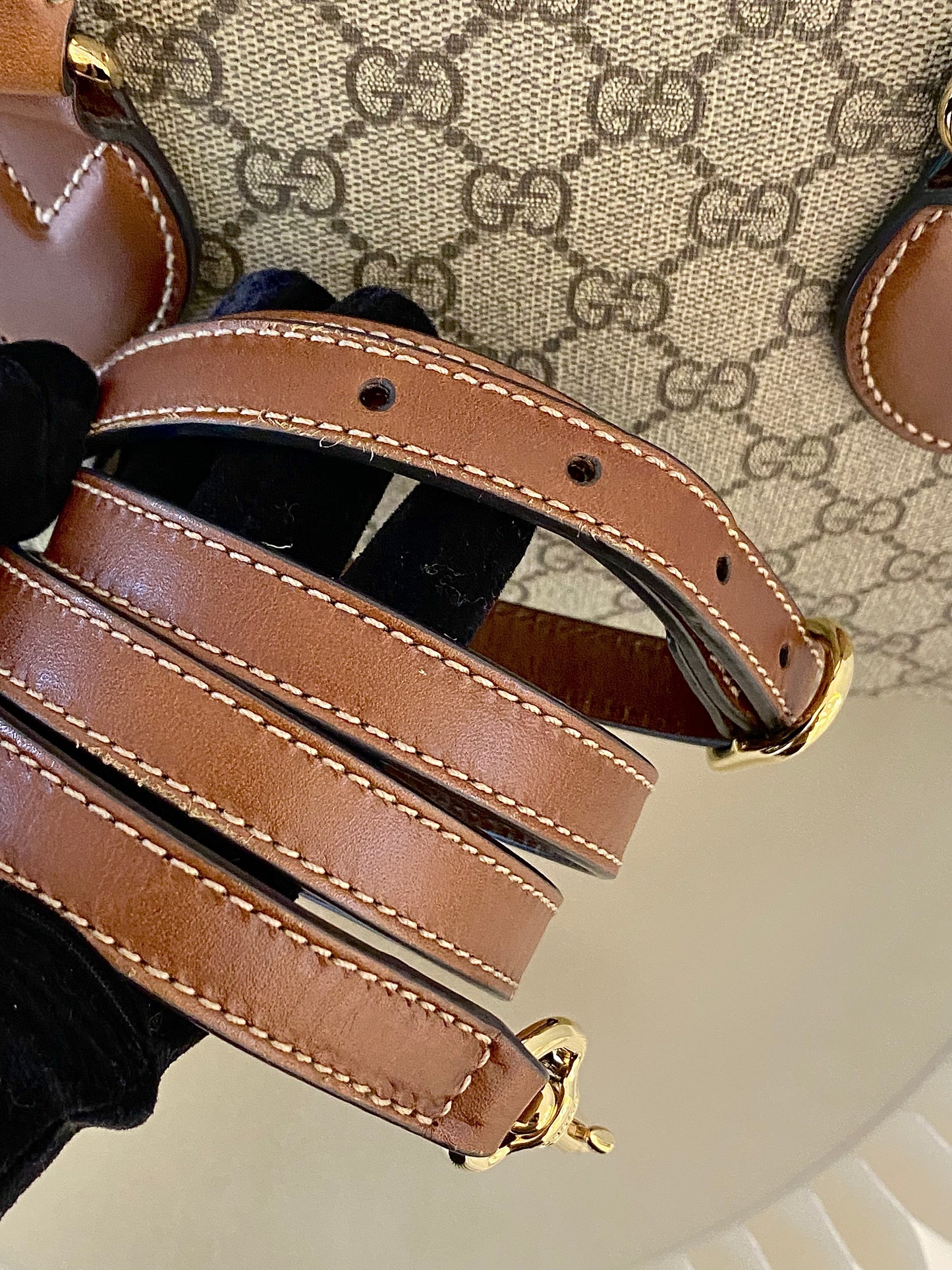 GUCCI Gg Supreme Medium  2way Zip-Top Tote Bag