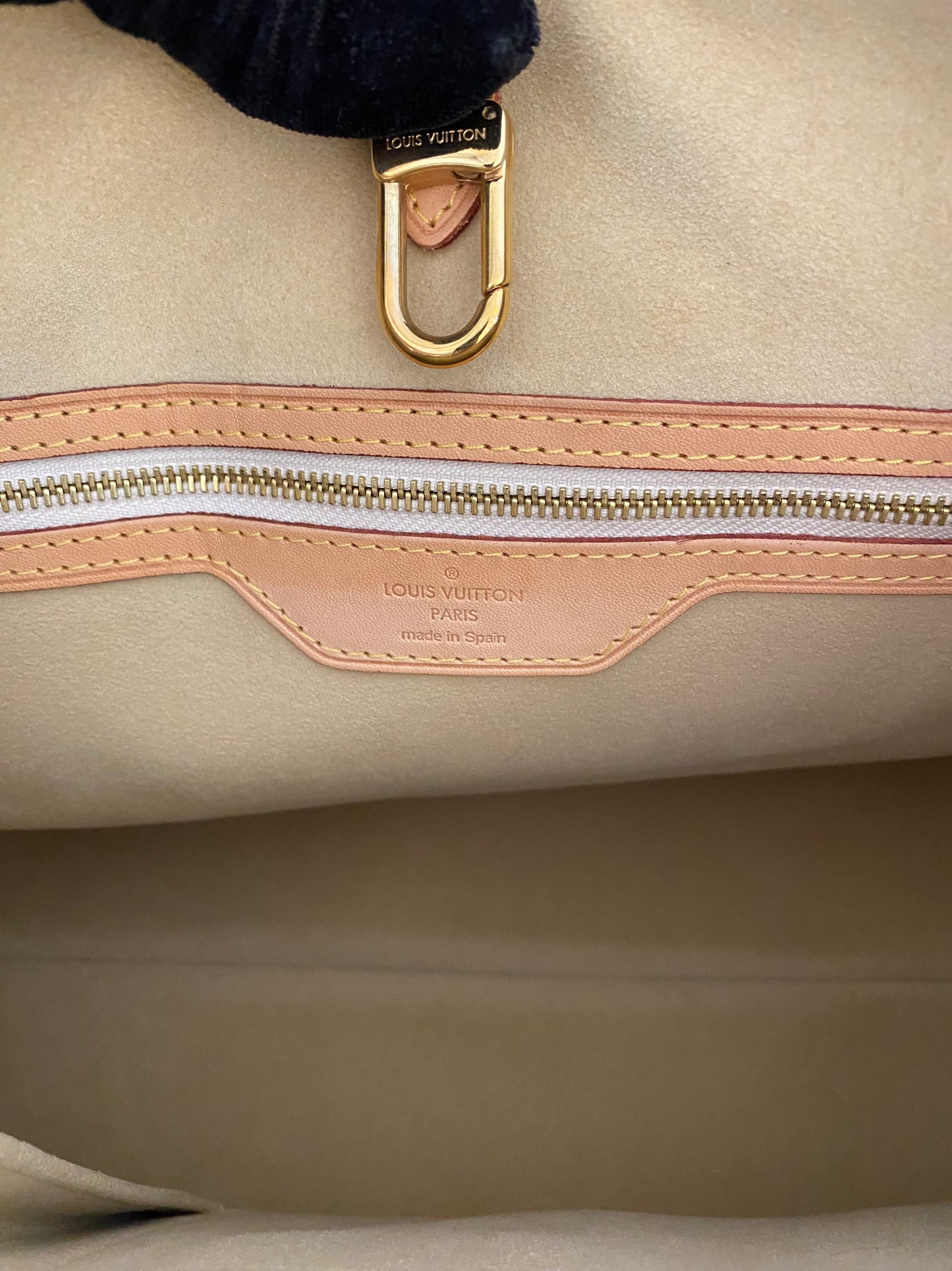 LOUIS VUITTON Azur Canvas Hampstead MM Bag